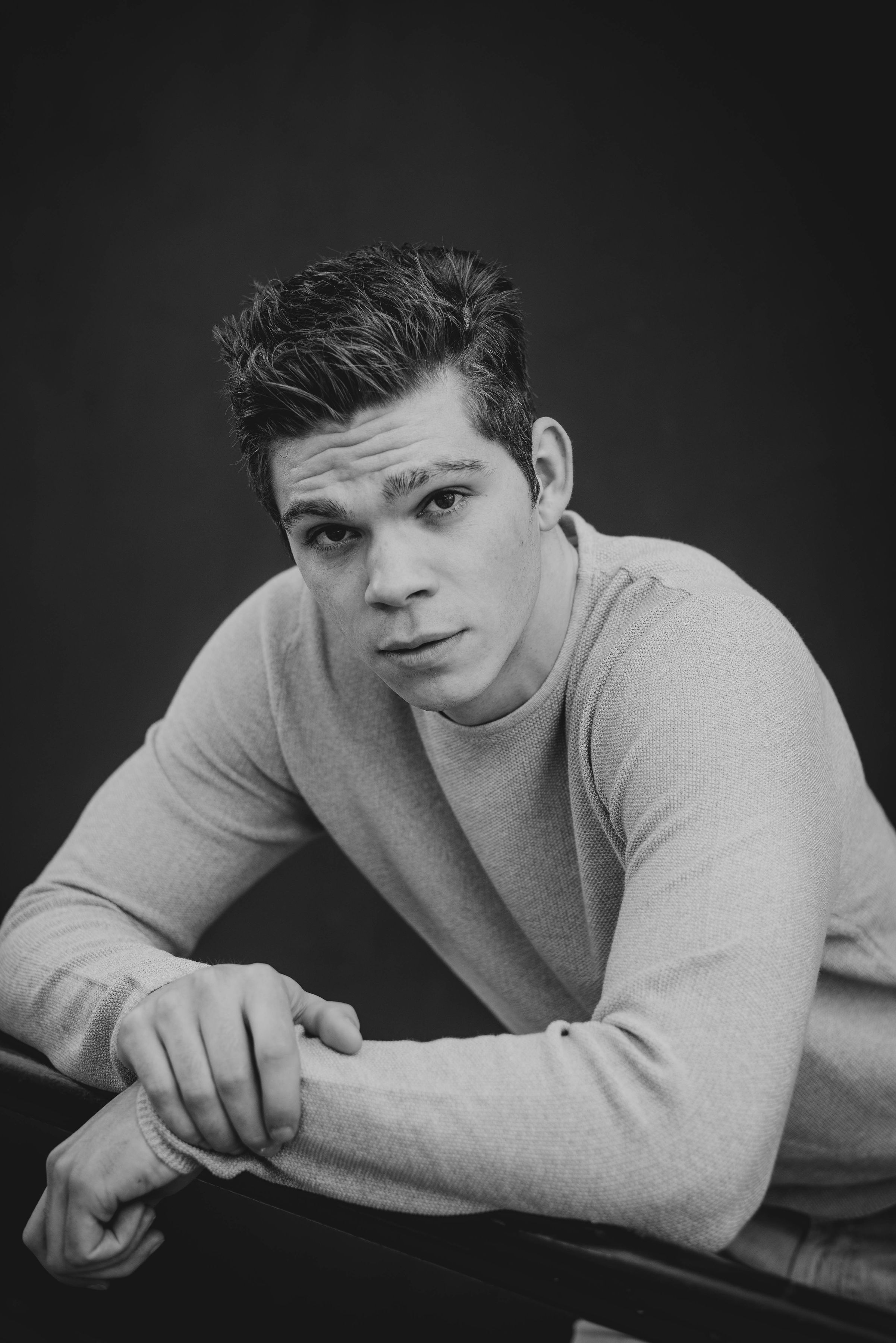 actor Daniel Diemer large photo