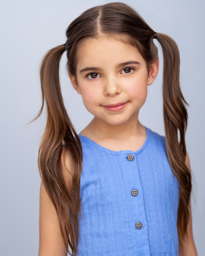 actor Emma Volk large photo