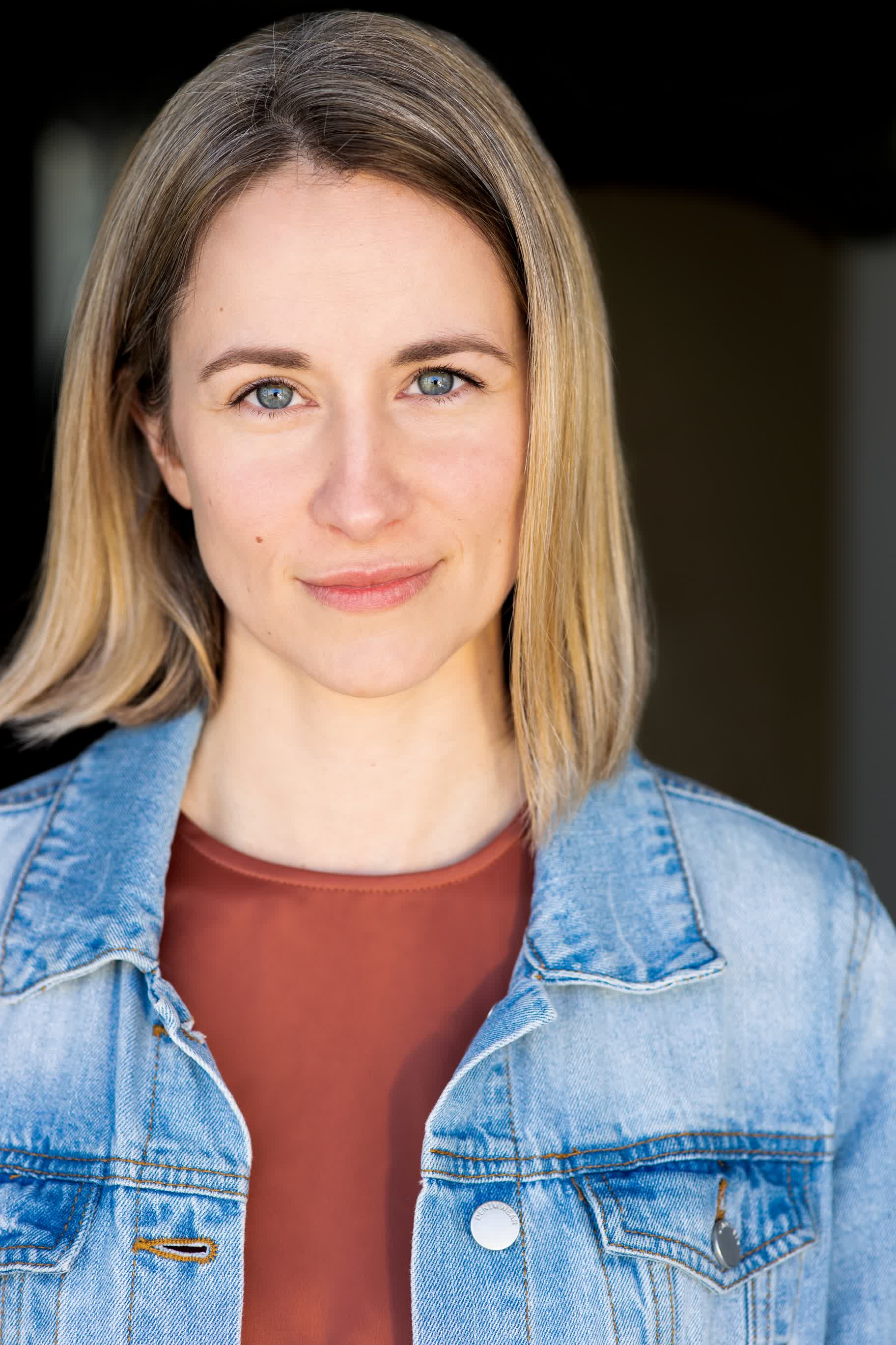 actor Ashleigh Domangue large photo