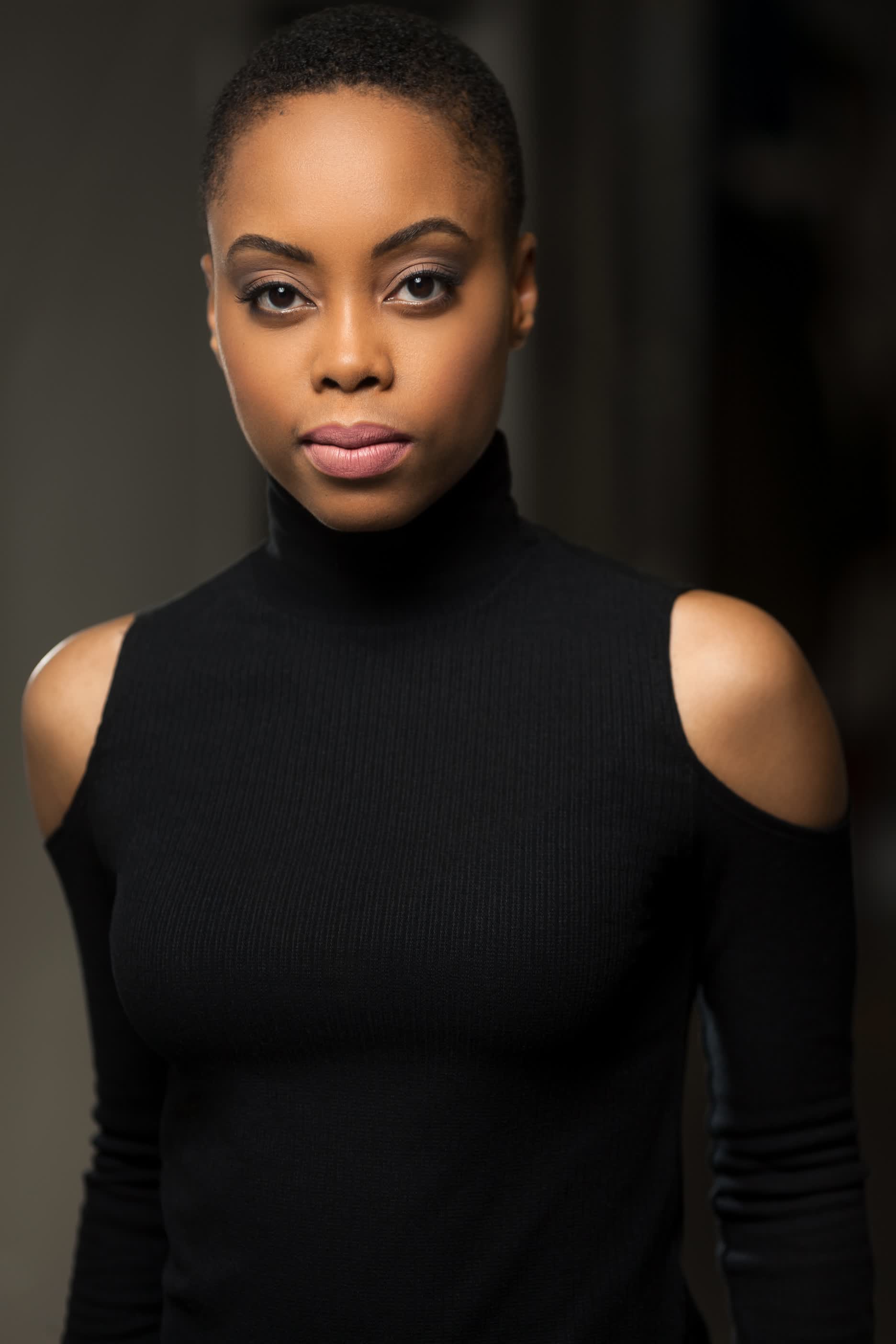 actor Nia Cummins large photo