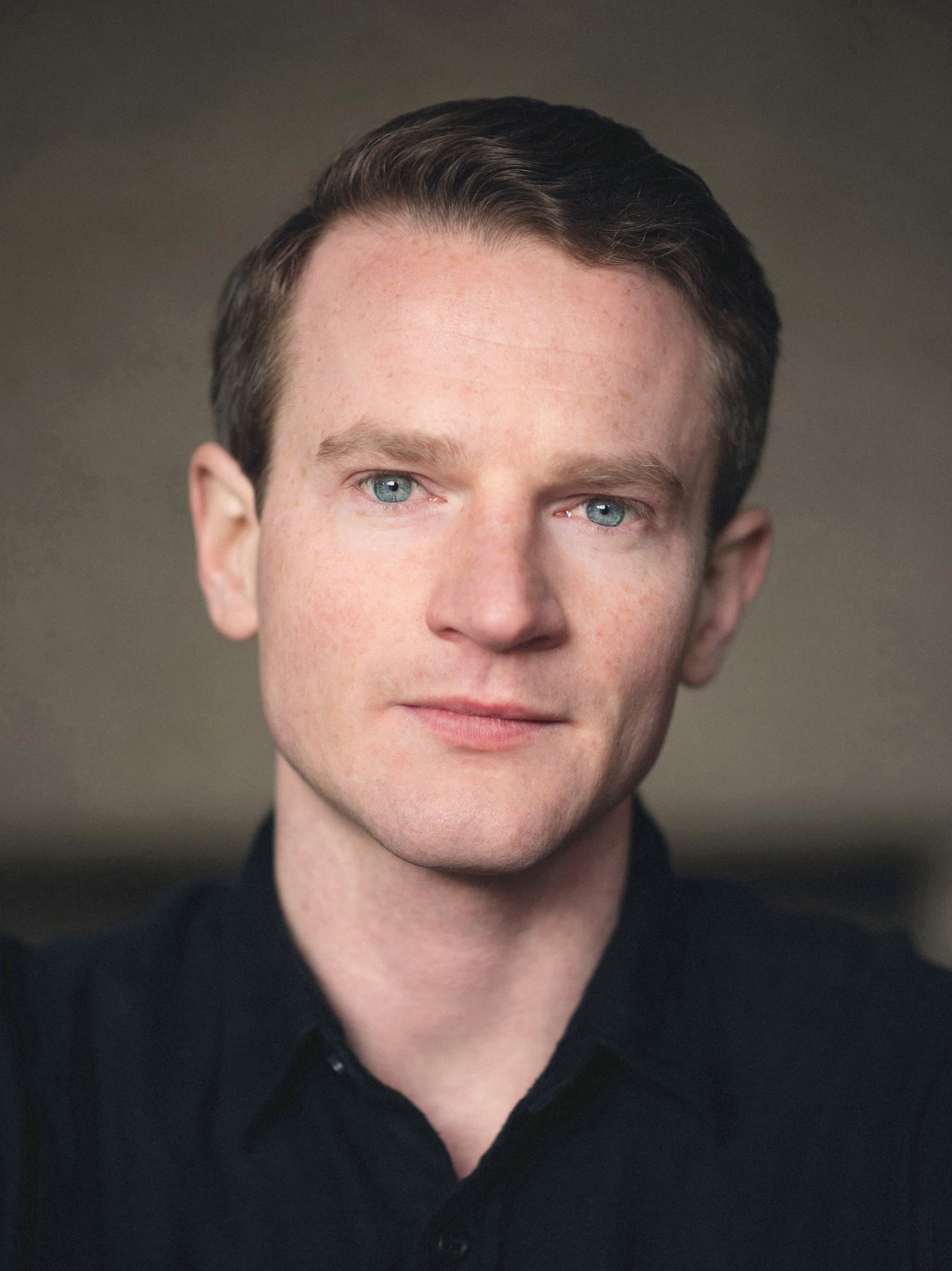 actor Lewis Hart large photo