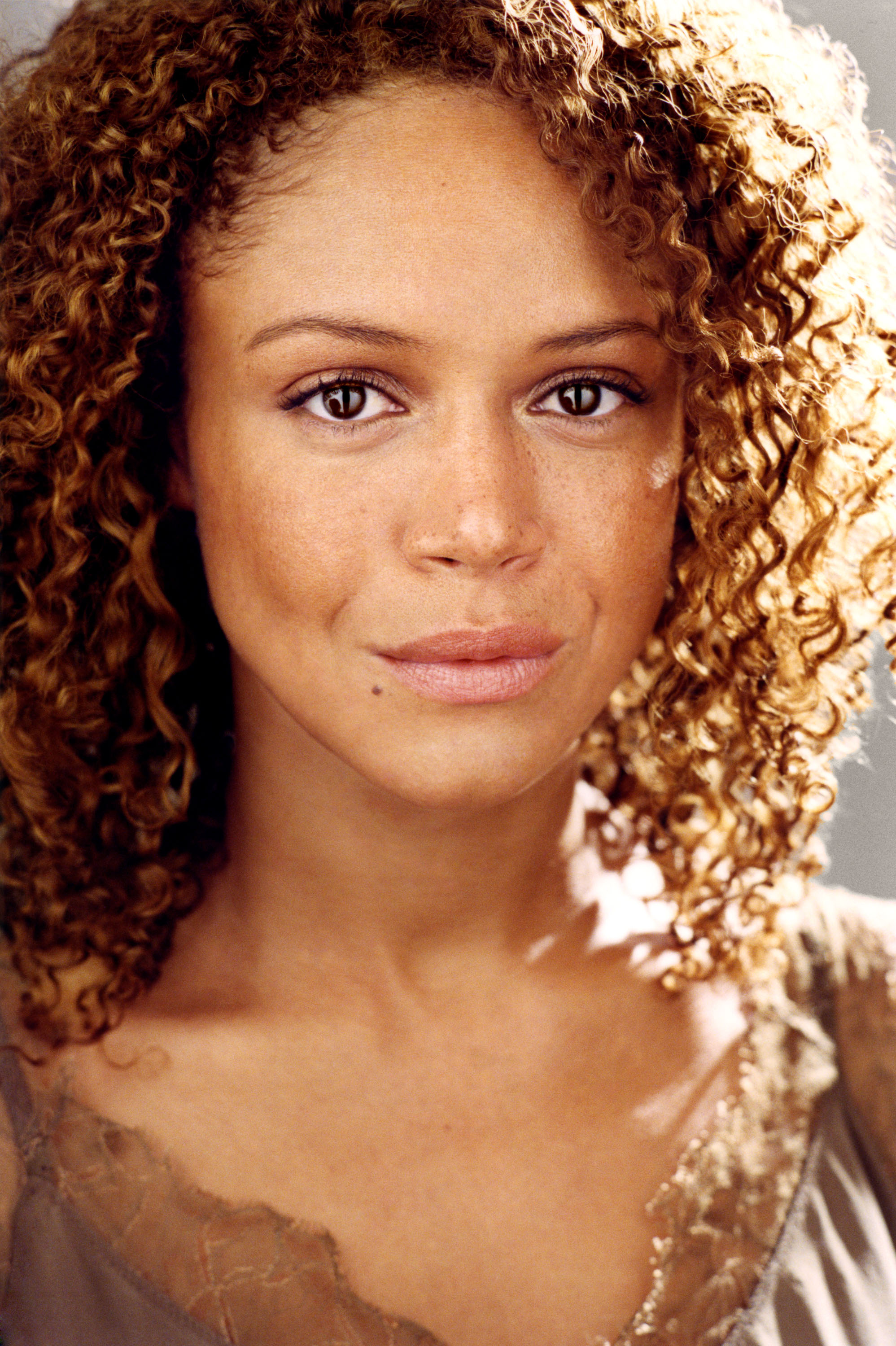 actor Amber Gray large photo