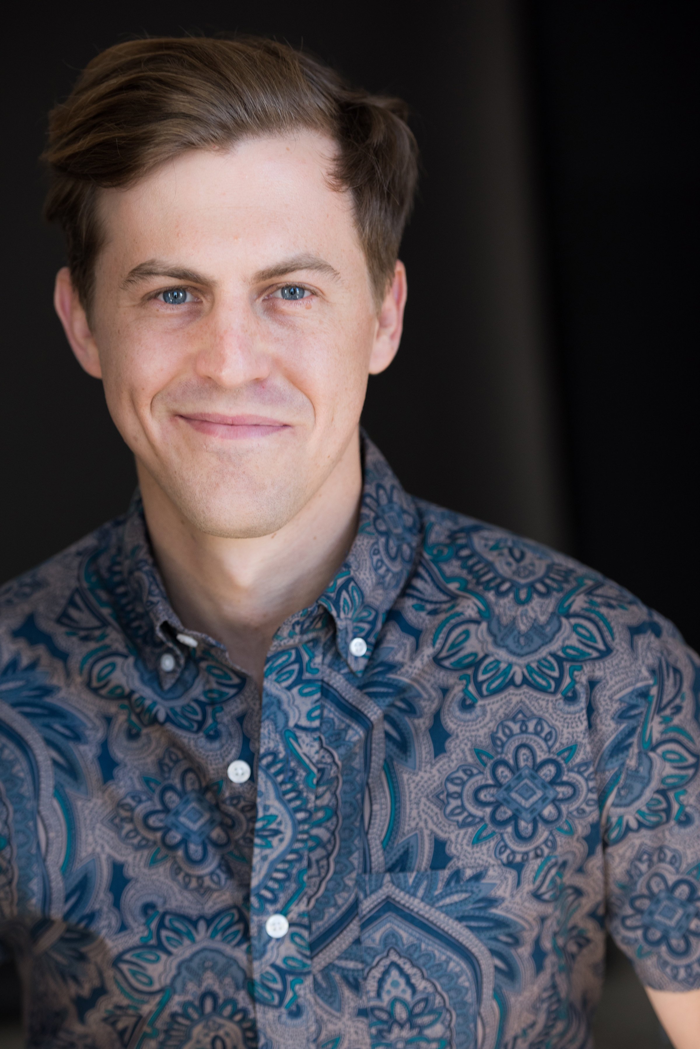 actor Alex Moffat large photo