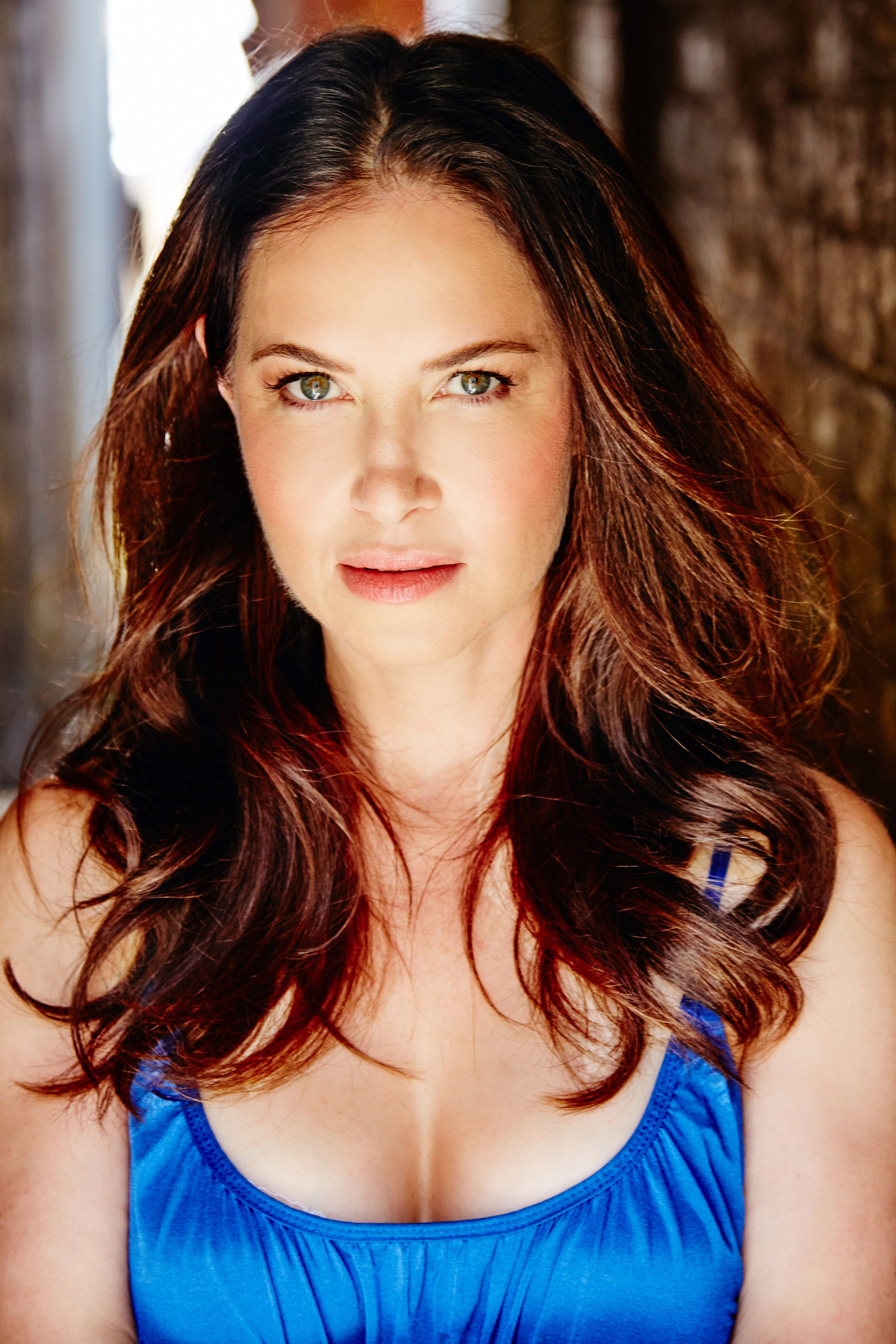 actor Victoria Hill large photo