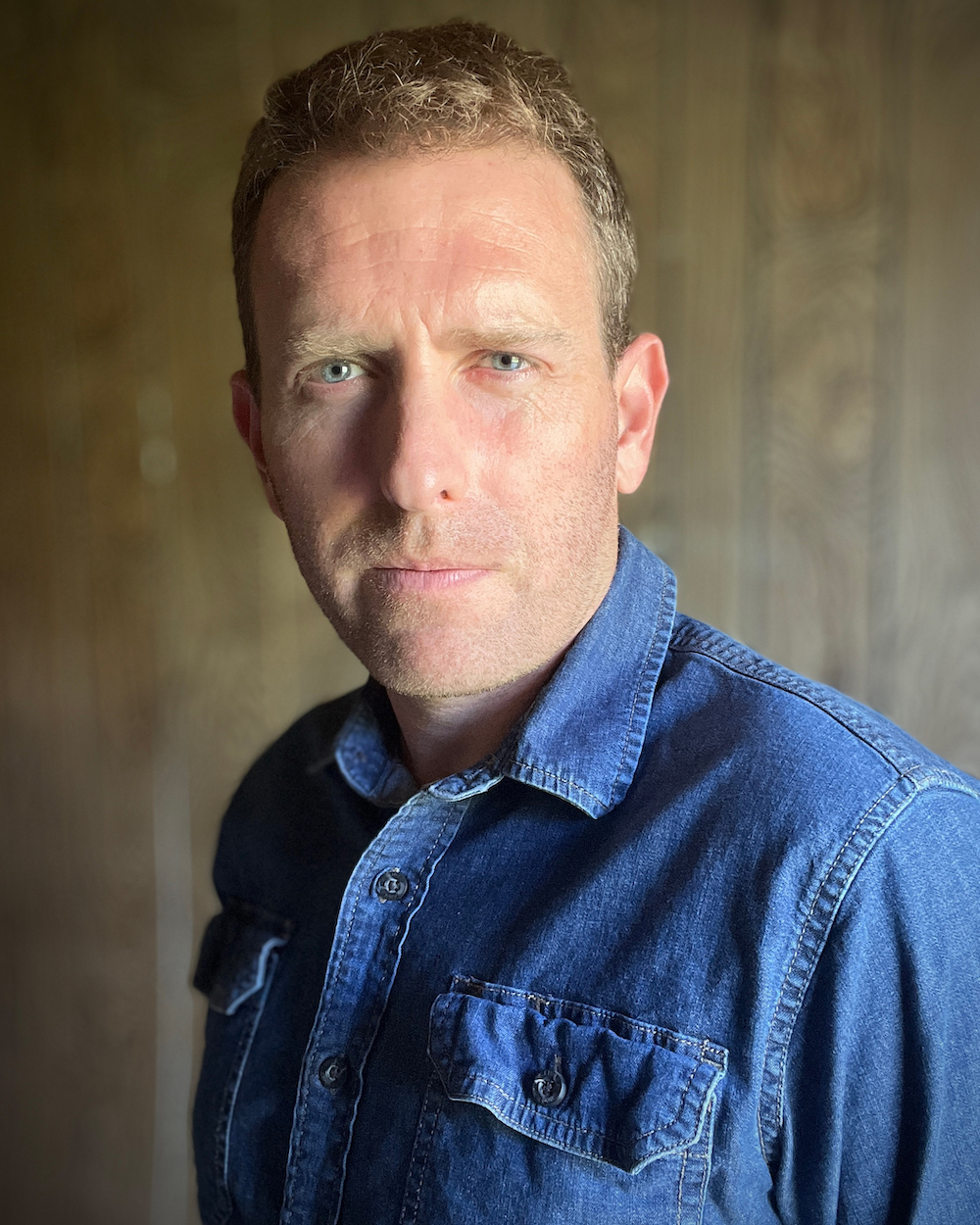 actor Travis Mills large photo