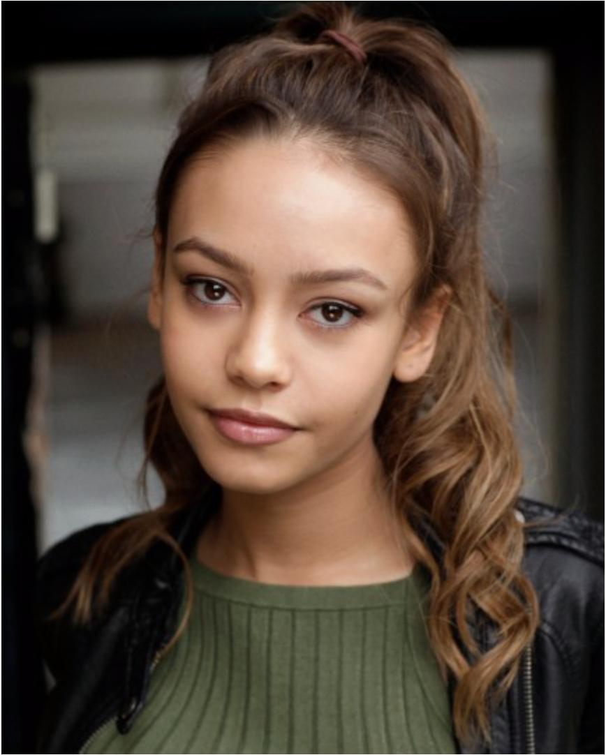 actor Elizabeth Brace large photo