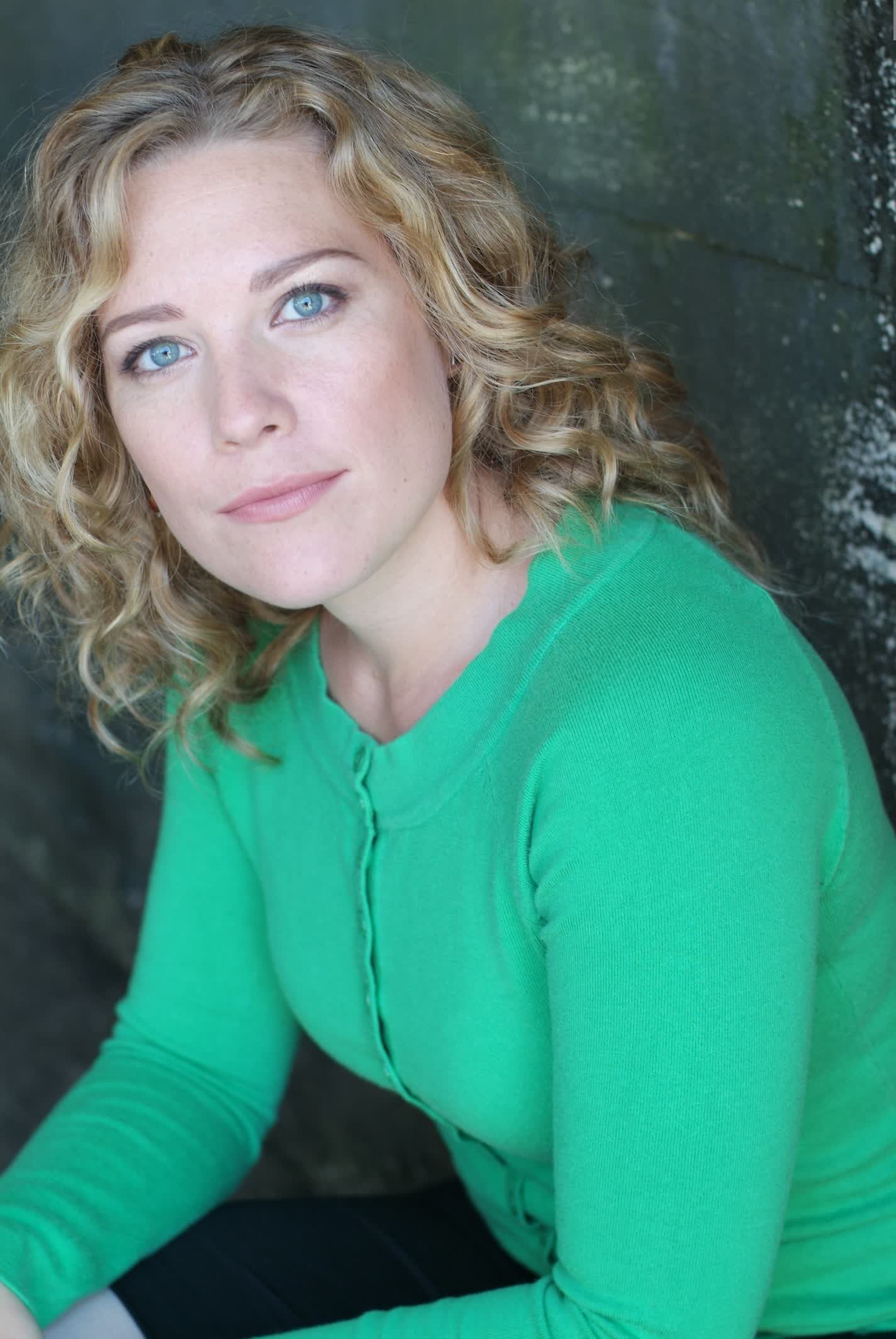 actor Kate Hewlett large photo