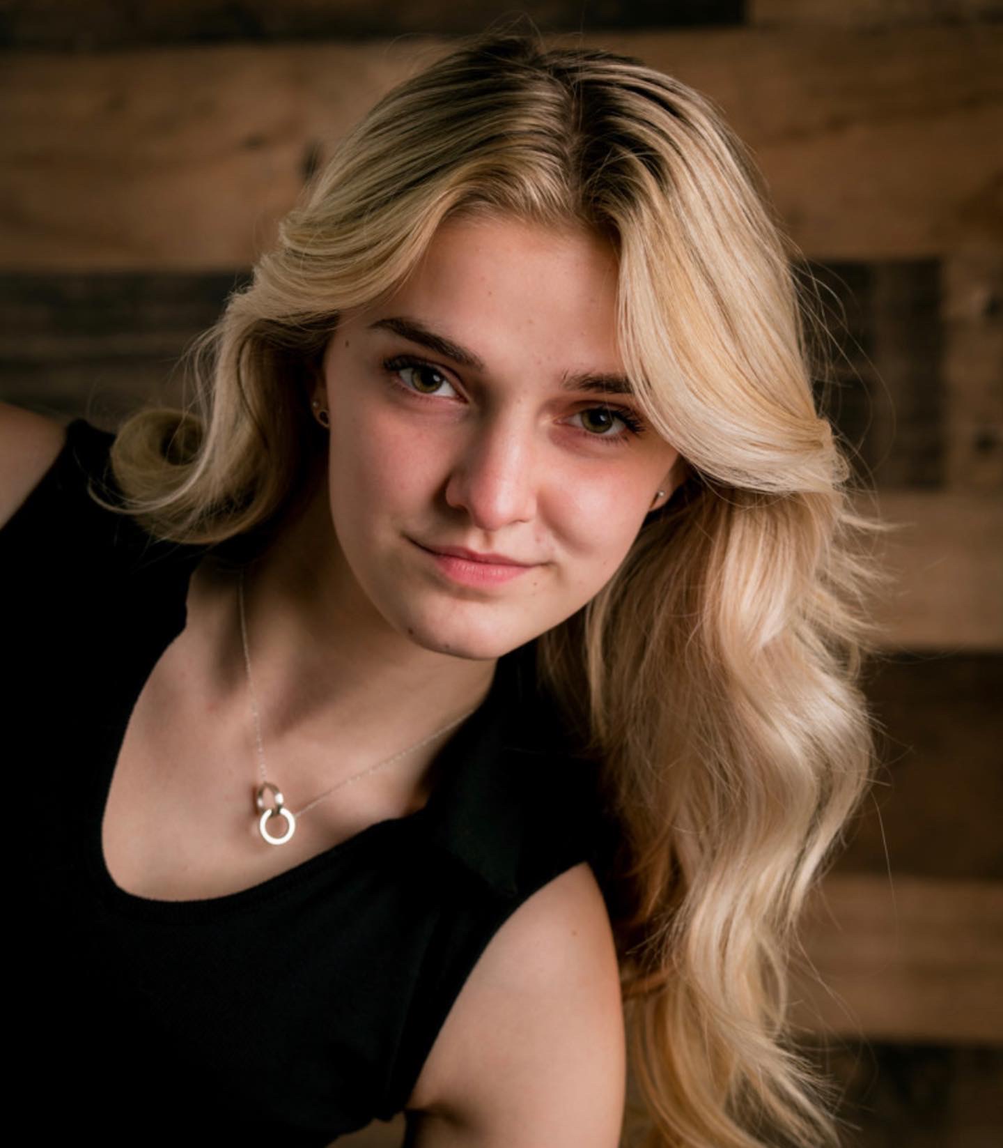 actor Victoria Ciaglia large photo