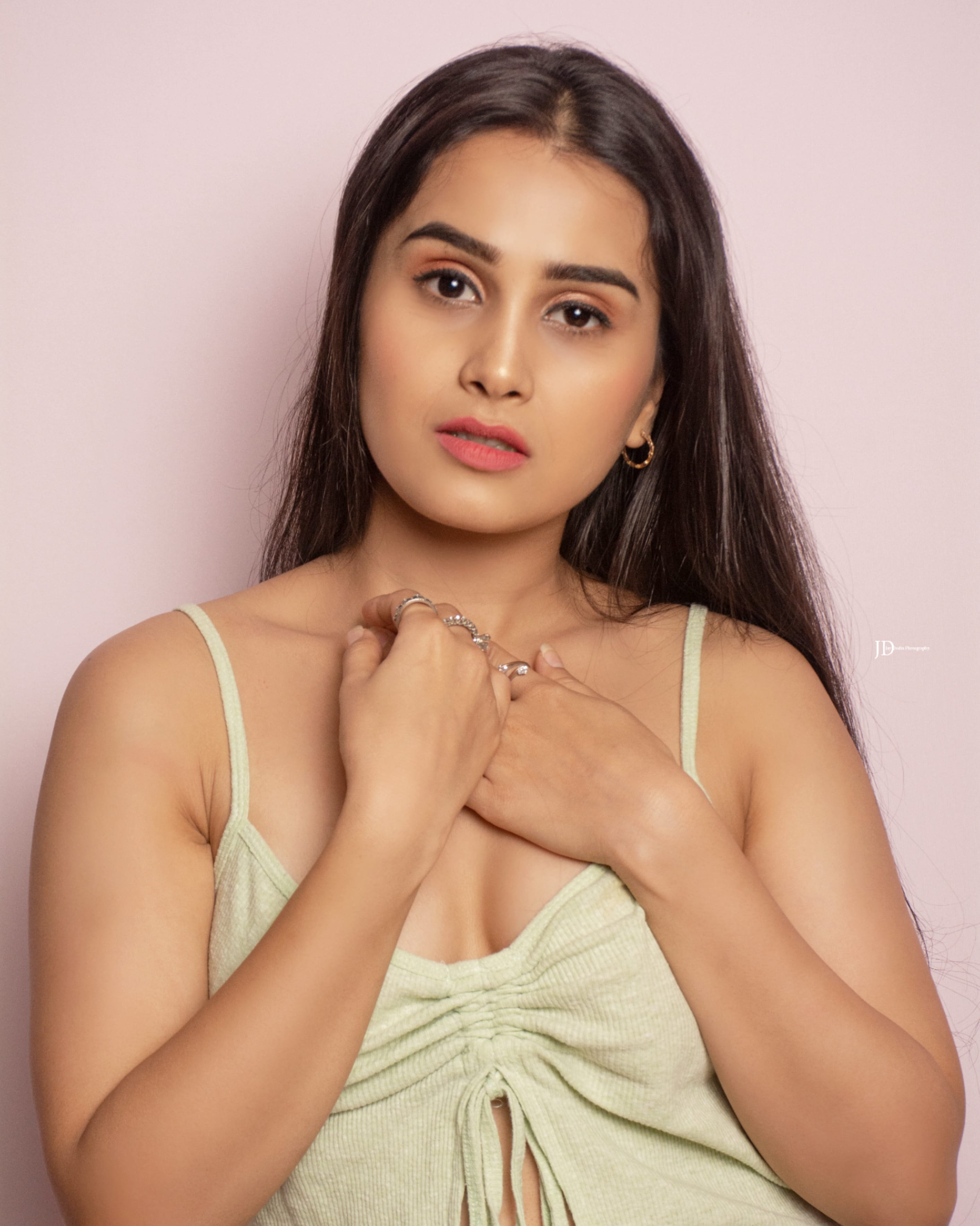 actor Anushka Kaushik large photo