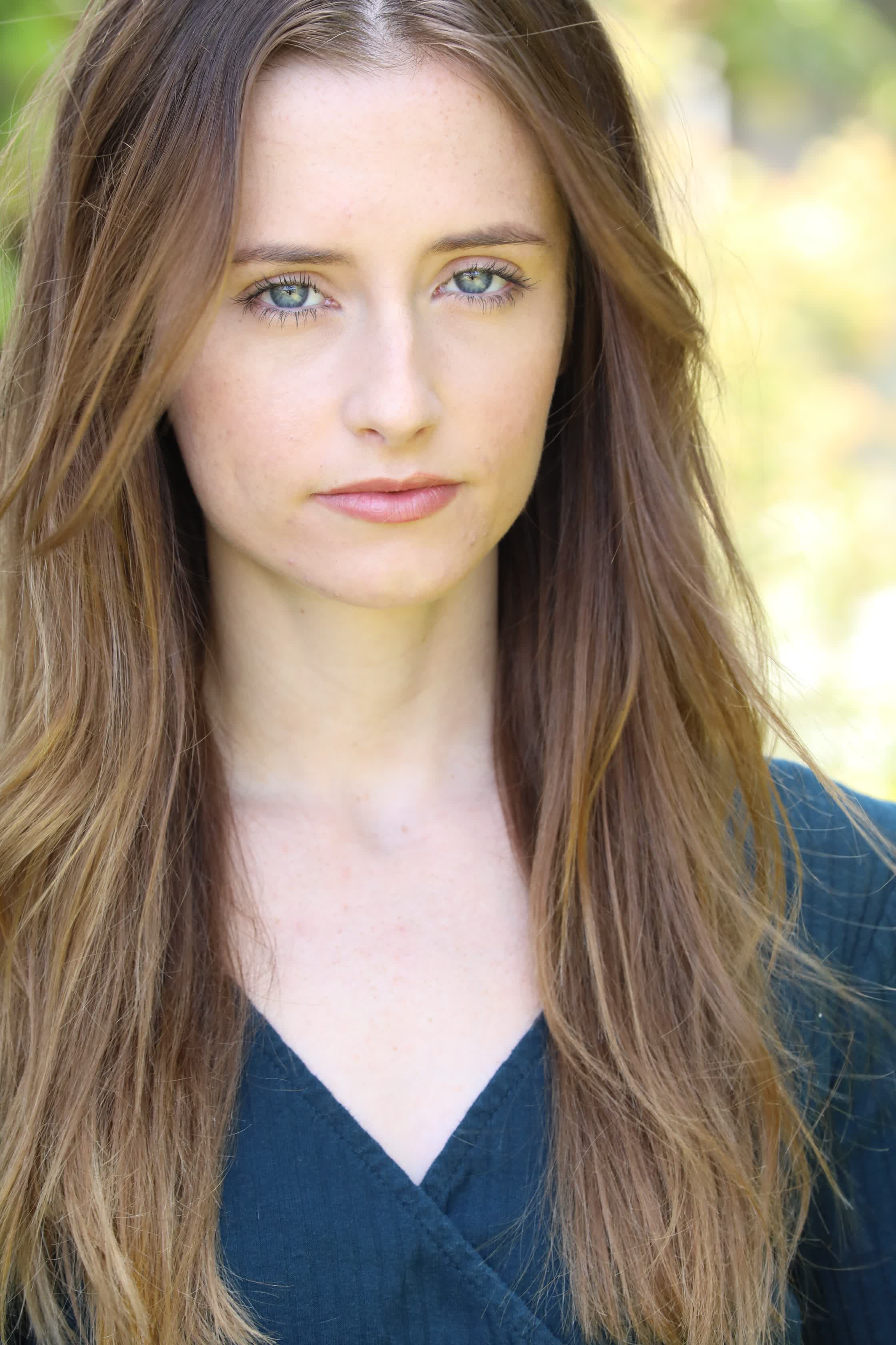 actor Sarah Hoffmeister large photo