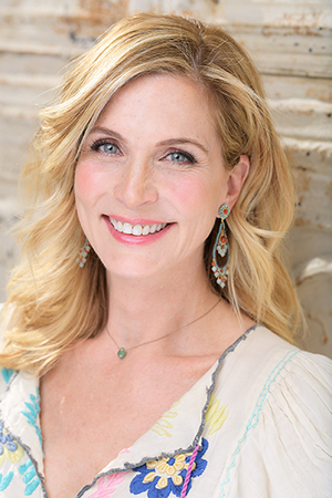 actor Julie Lancaster large photo