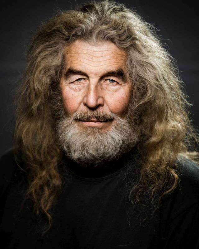 actor Warwick Comber large photo