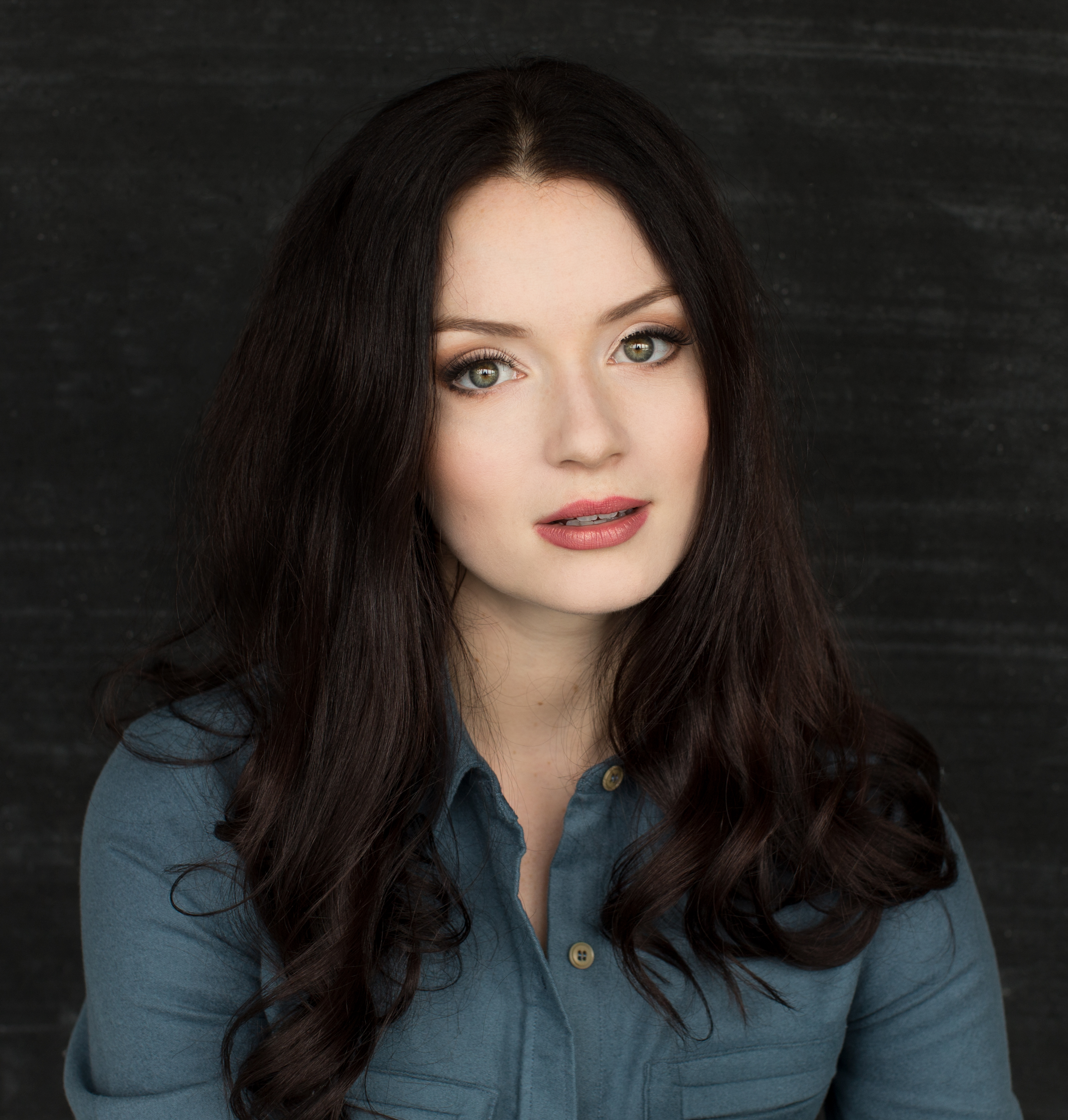 actor Christina Bennington large photo