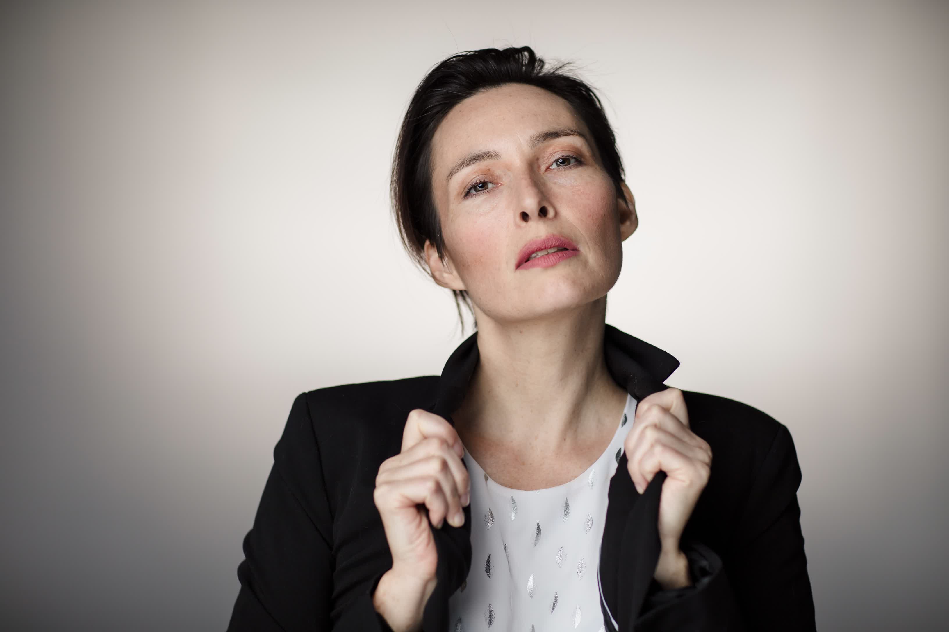 actor Nicole Berry large photo