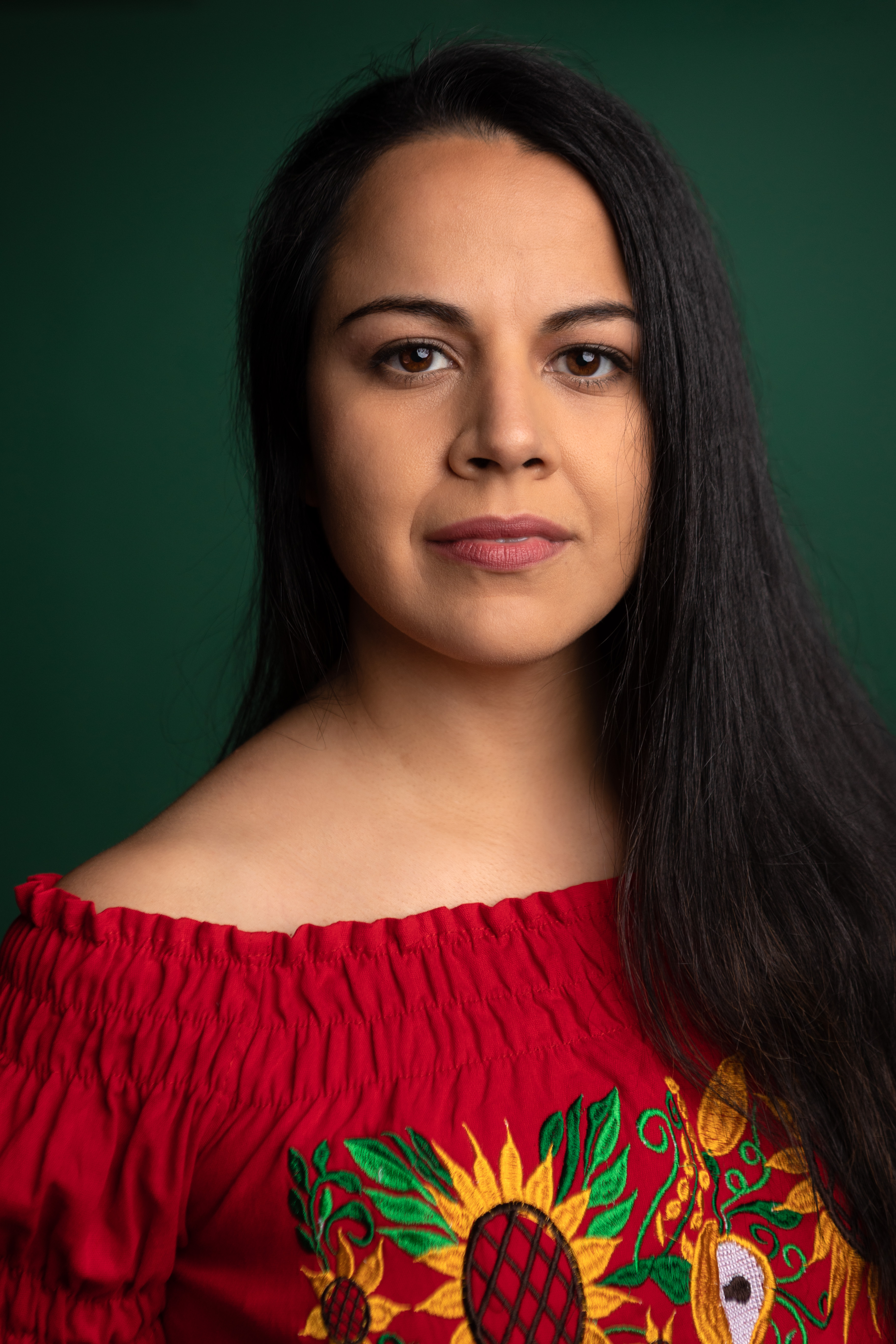 actor Viviana Chavez large photo