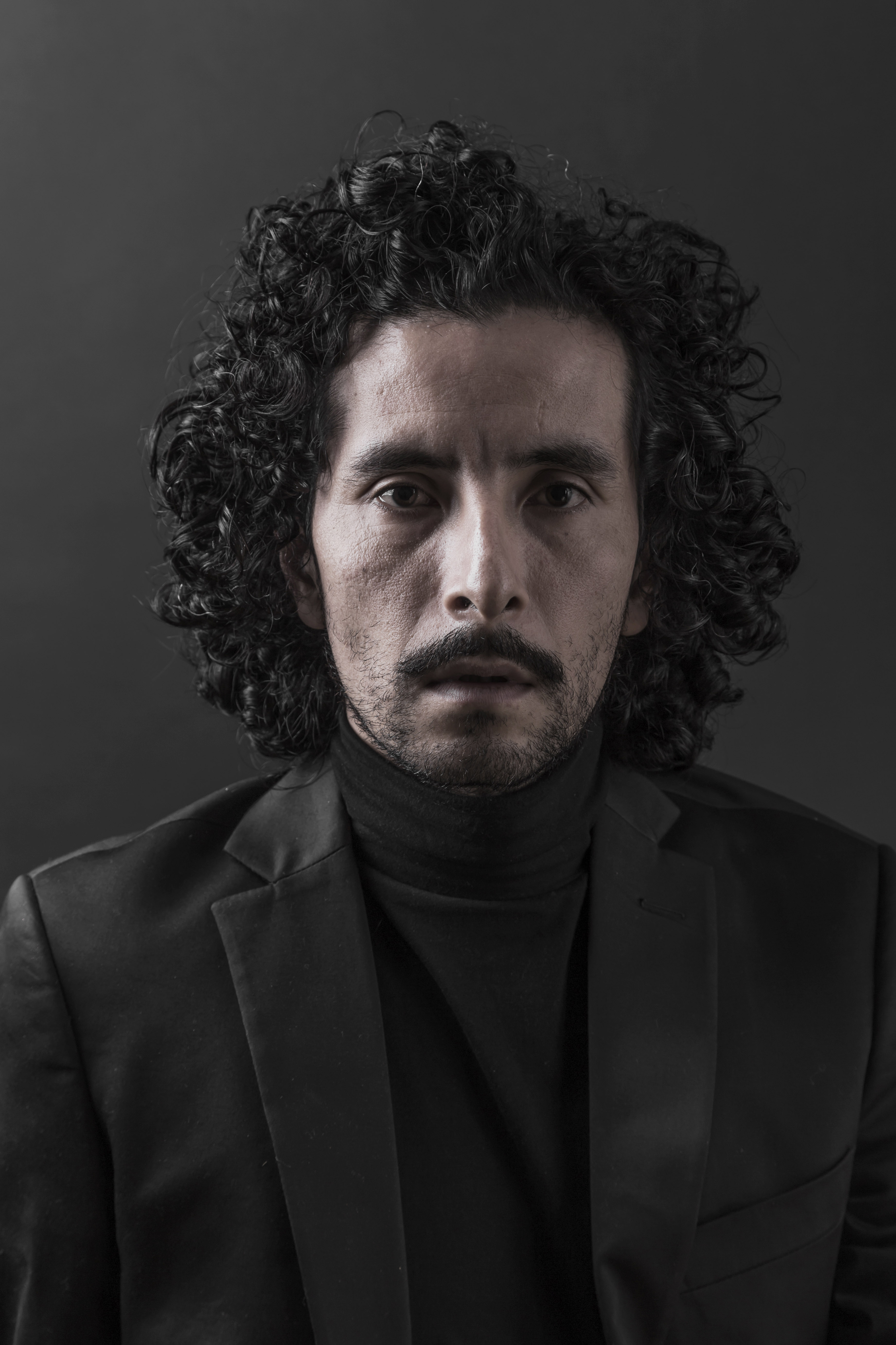 actor Raúl Briones large photo