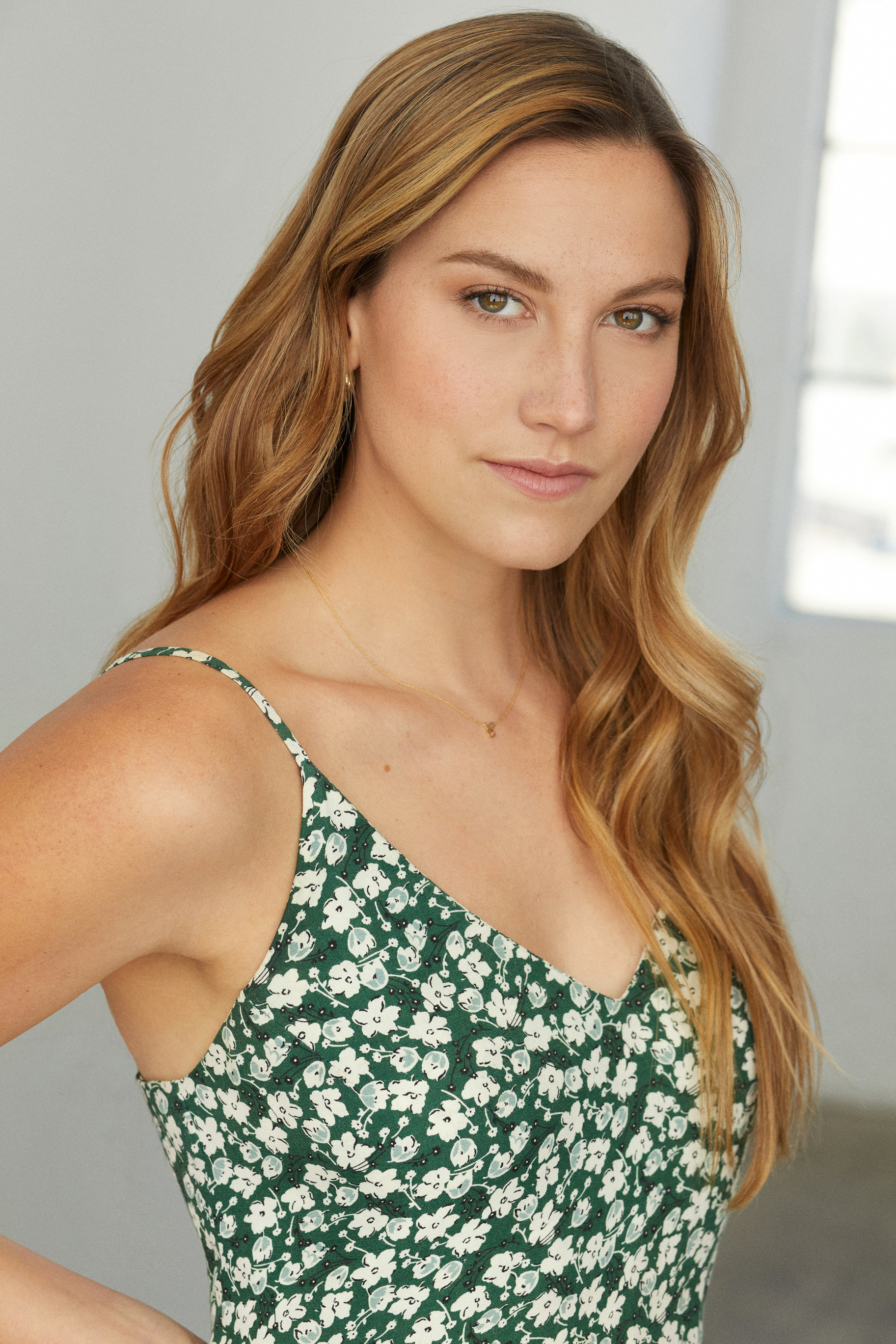 actor Claire Donald large photo