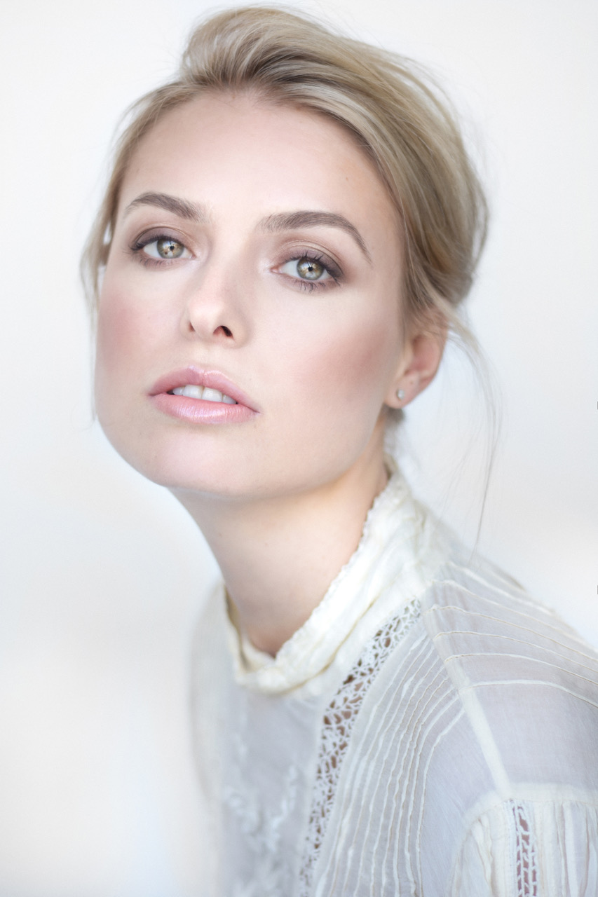 actor Sophia Johnson large photo