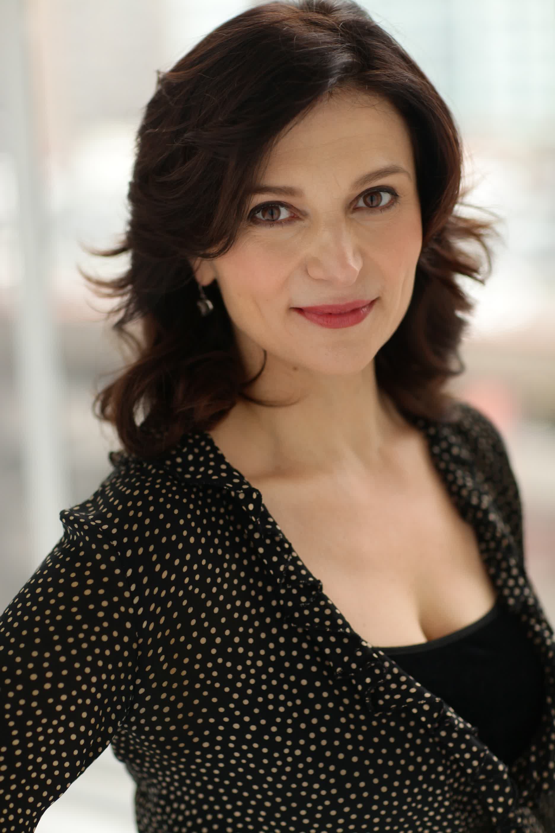 actor Antoinette LaVecchia large photo