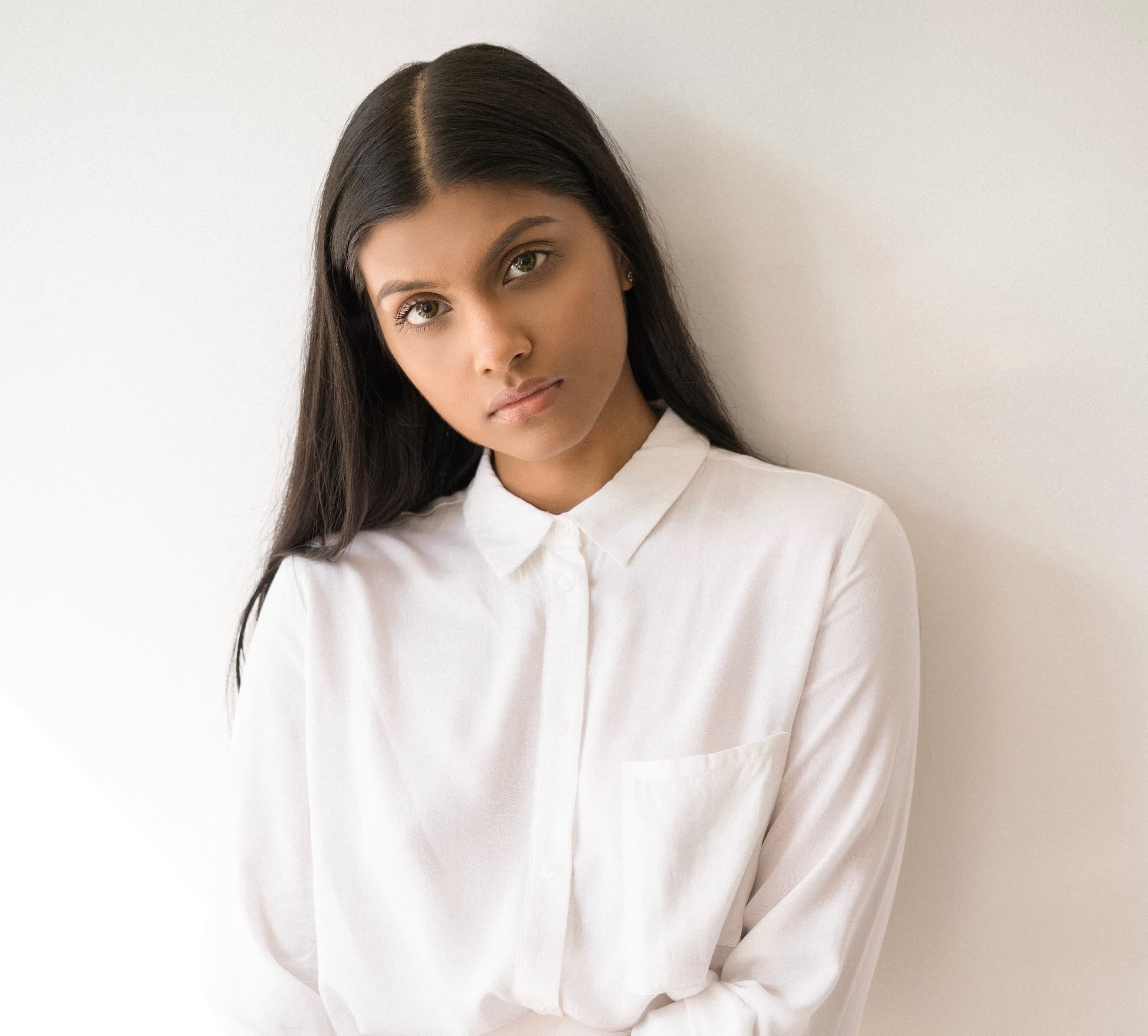 actor Angela Nisheeta large photo