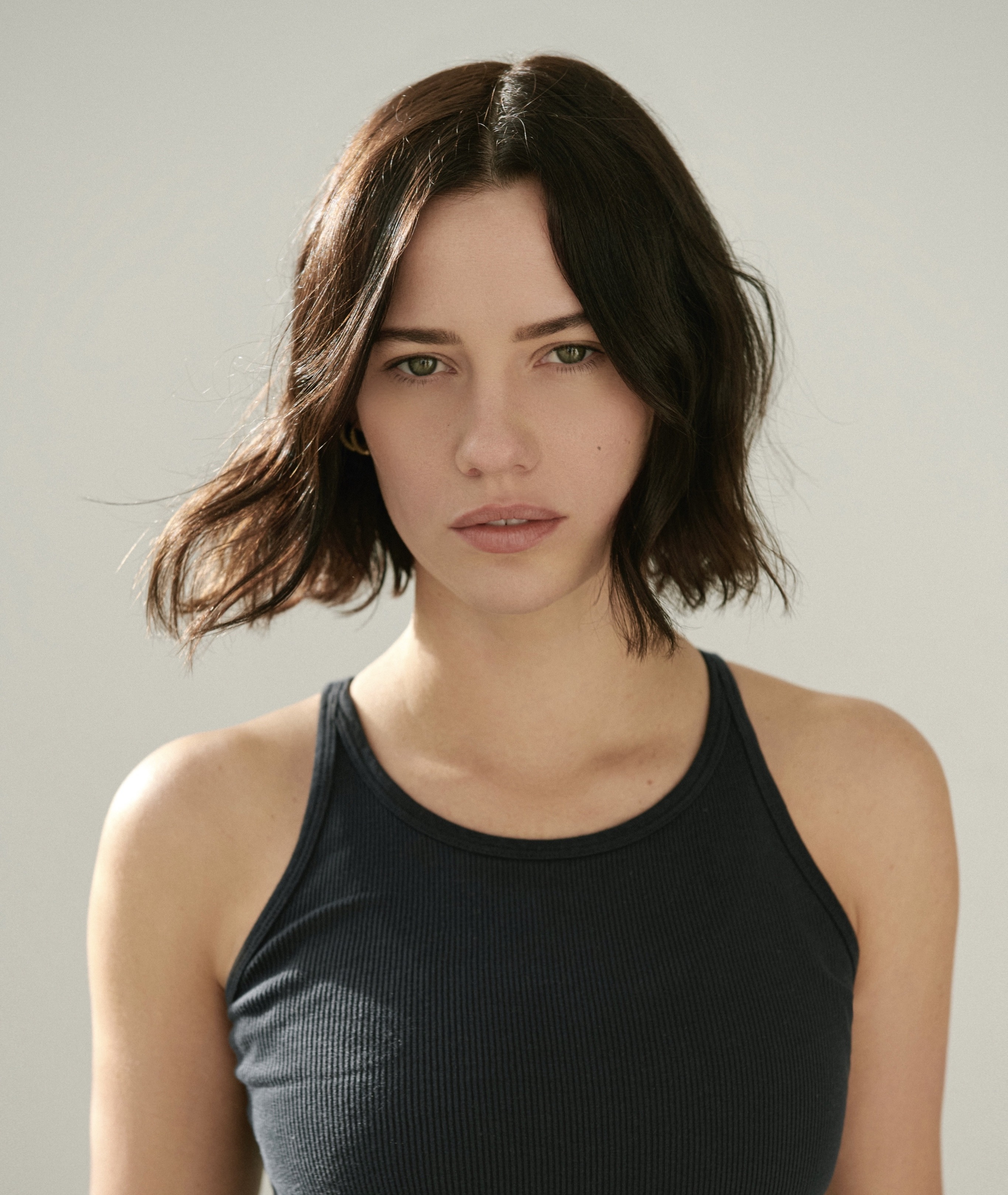 actor Lily Sullivan large photo