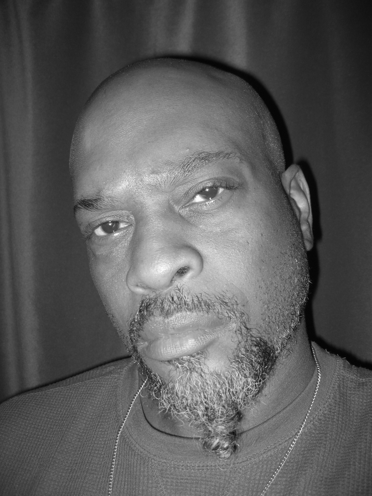 actor Jon Eyez large photo