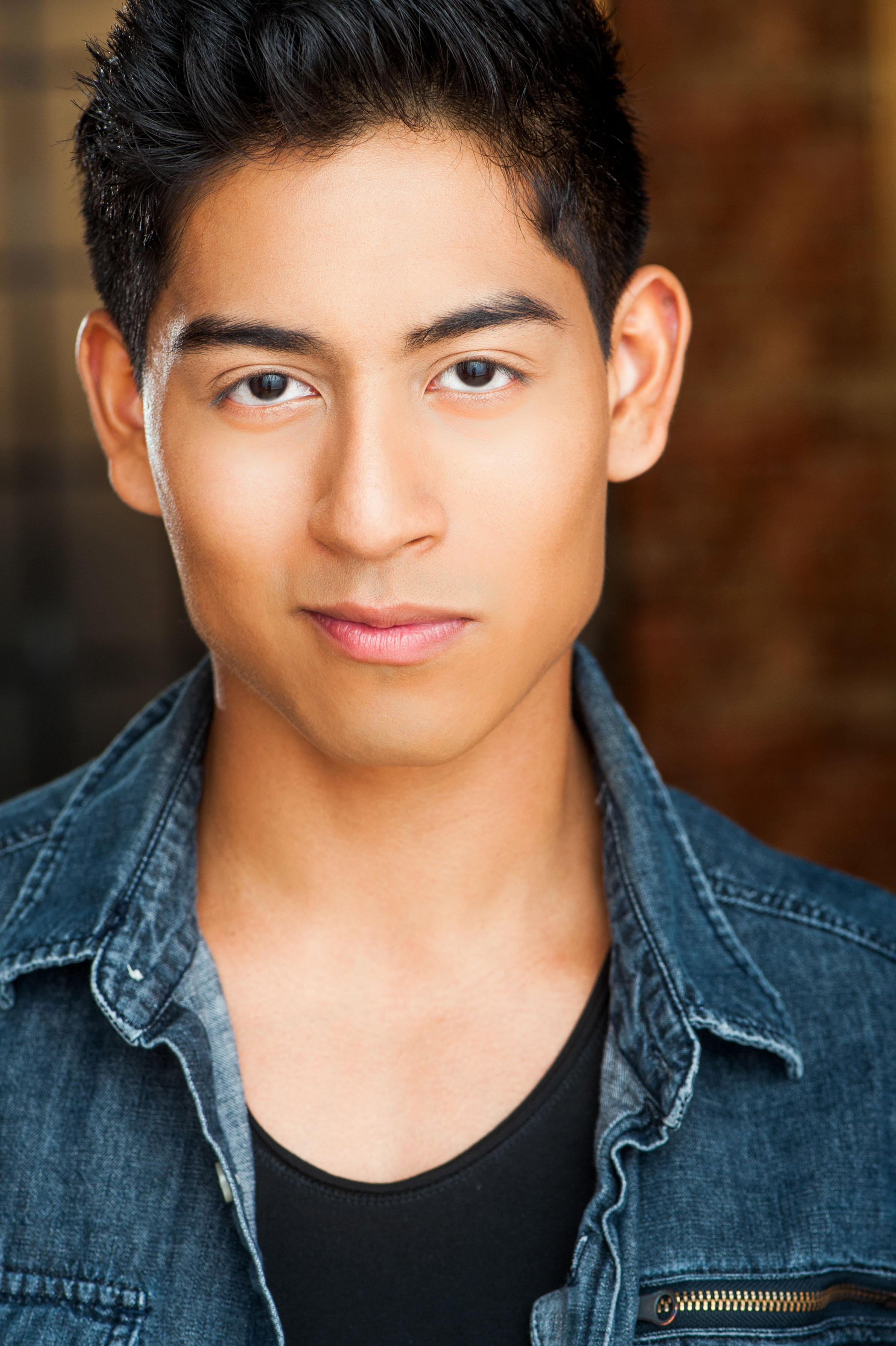 actor Adrian Favela large photo