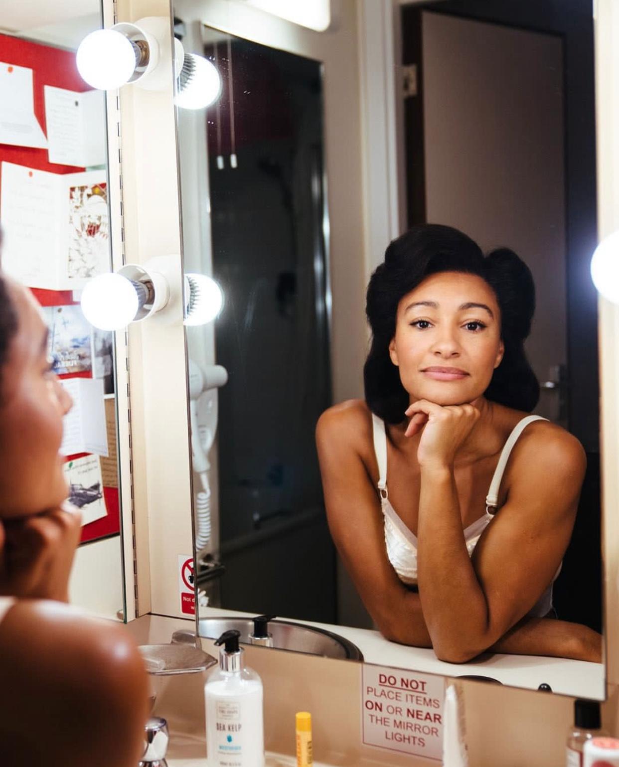 actor Natalie Simpson large photo