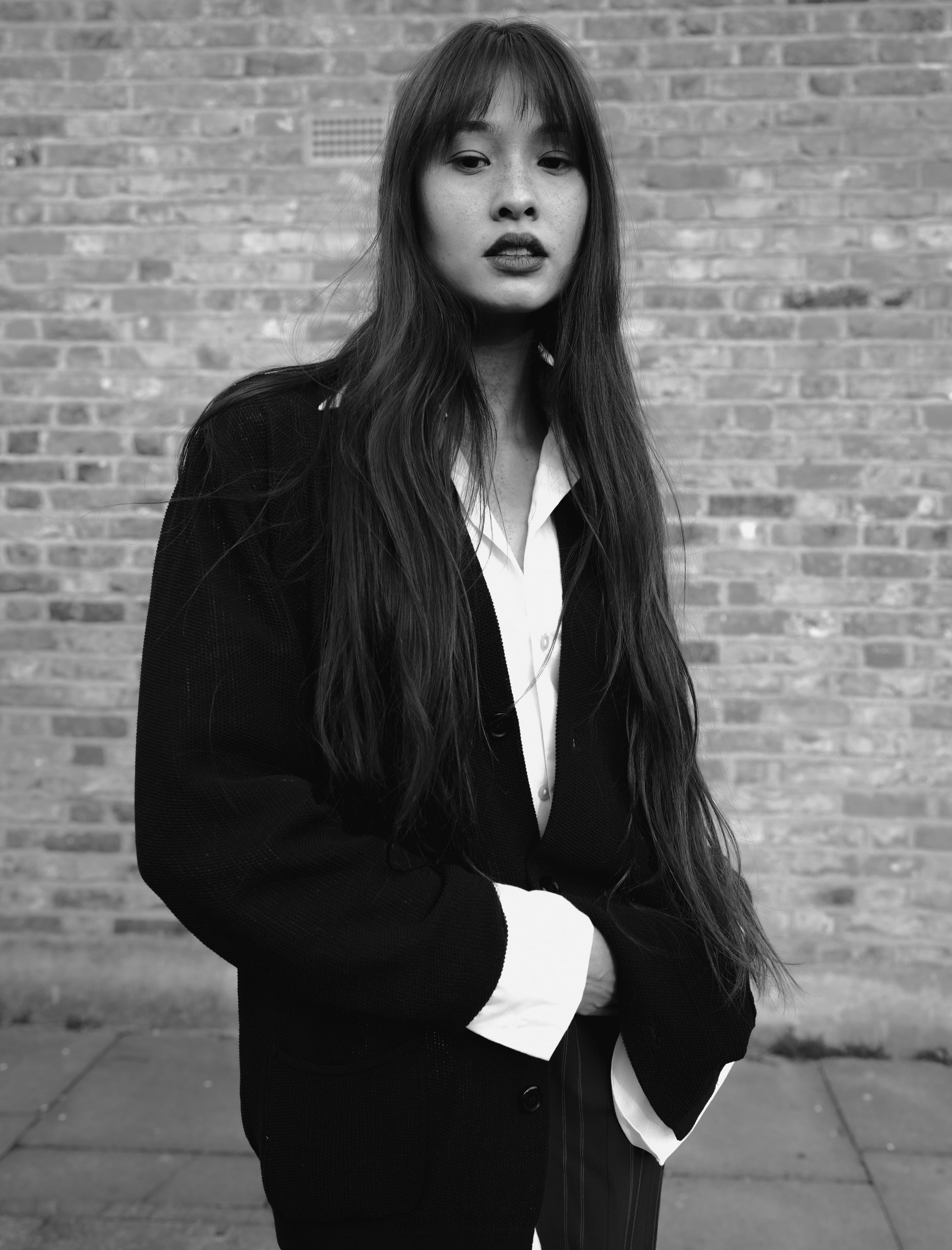 actor Angela Sari large photo