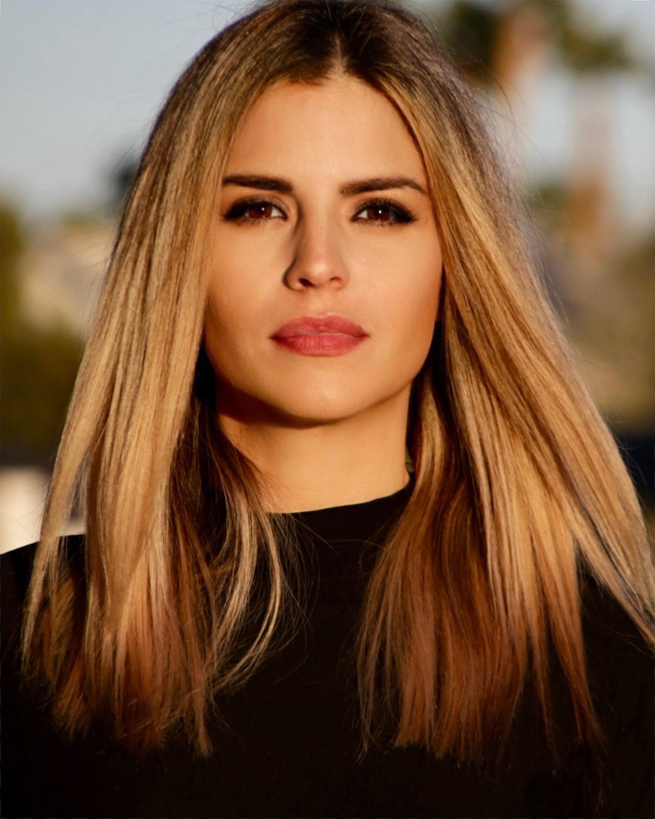 actor Mia ScozzaFave large photo