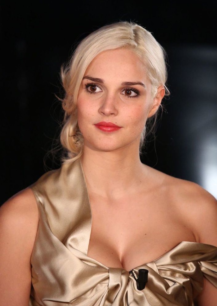 actor Camille Lou large photo