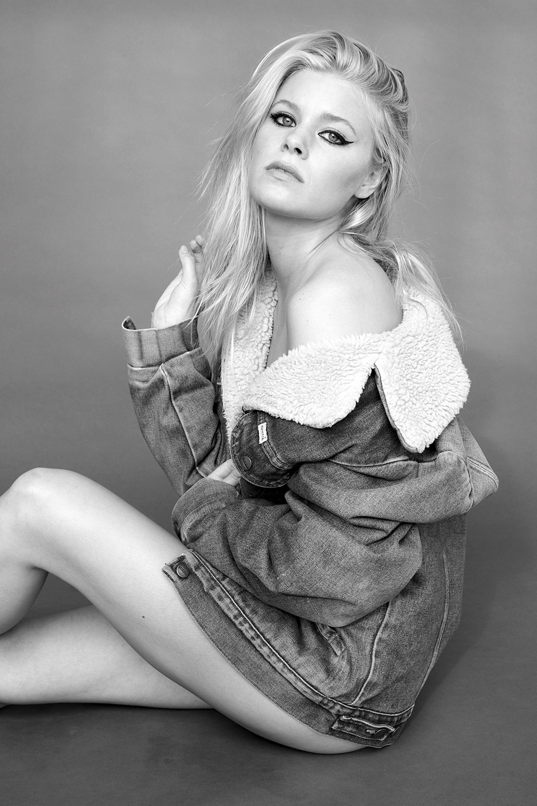 actor Alley Piontek large photo