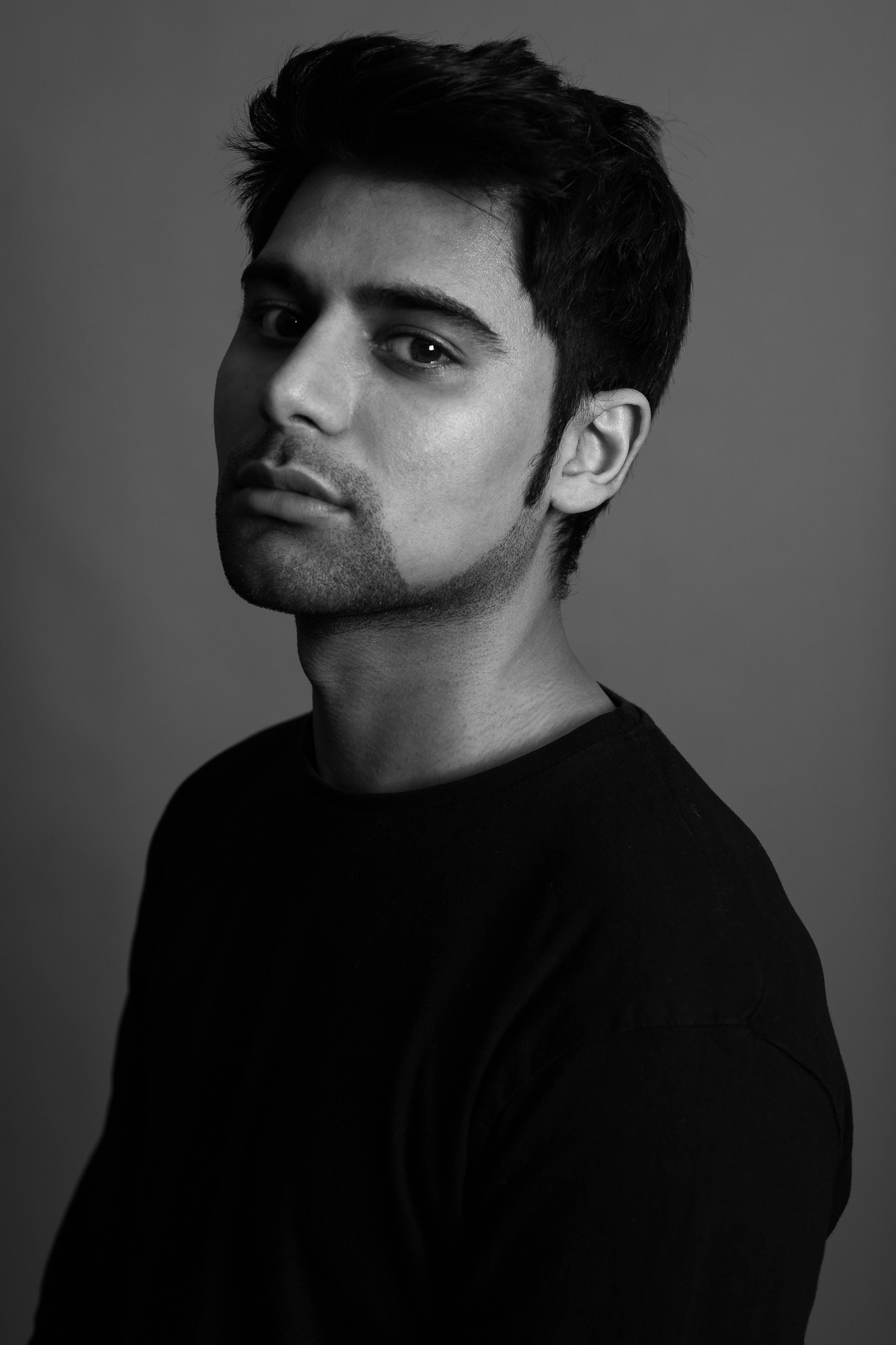 actor Antonio Aakeel large photo