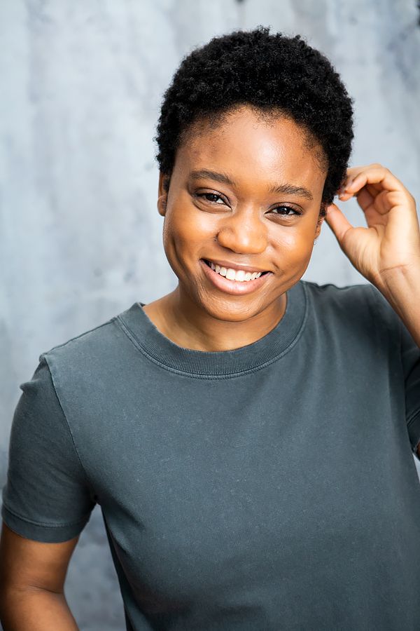 actor Victoria Hall large photo