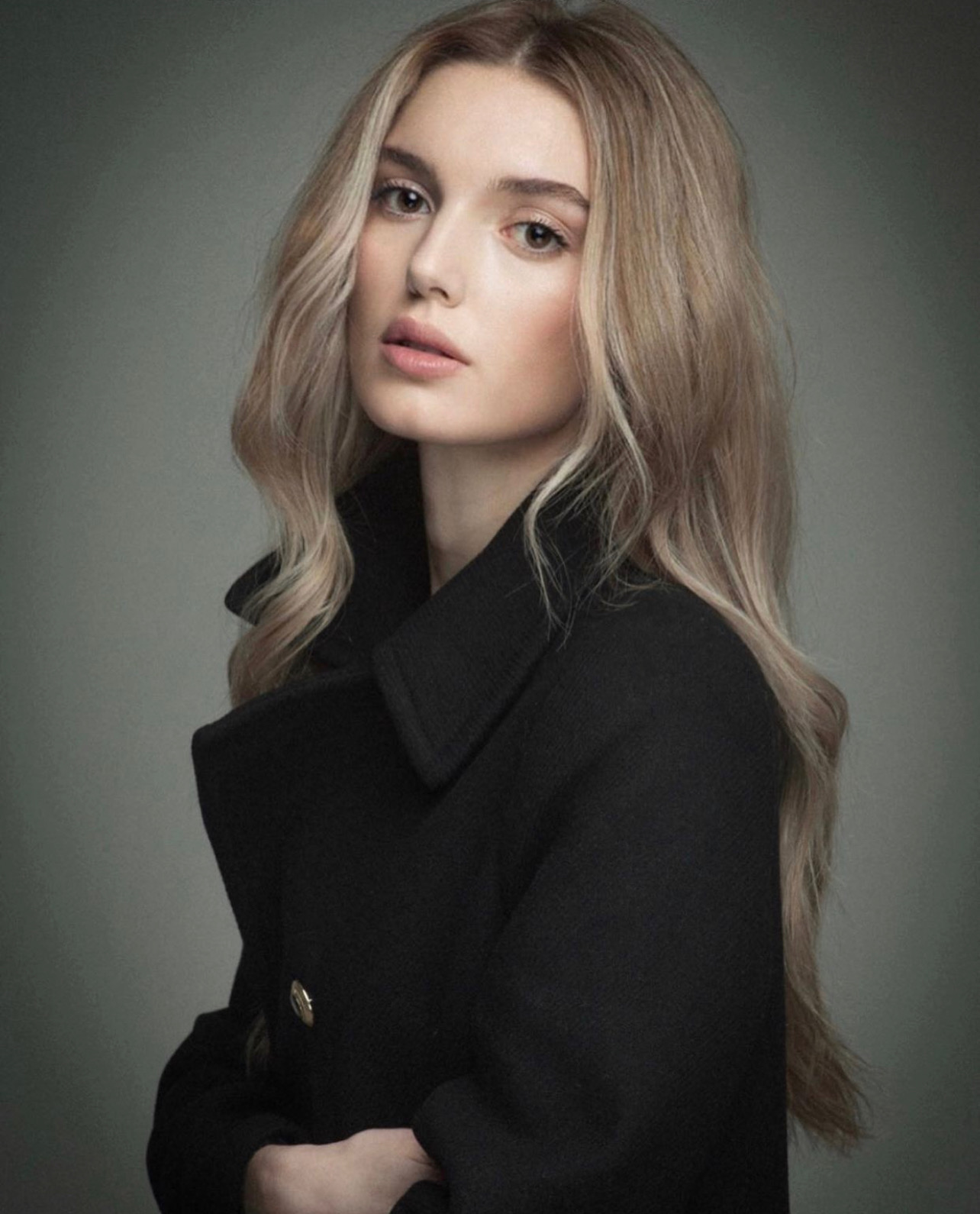 actor Kaitlyn Bernard large photo