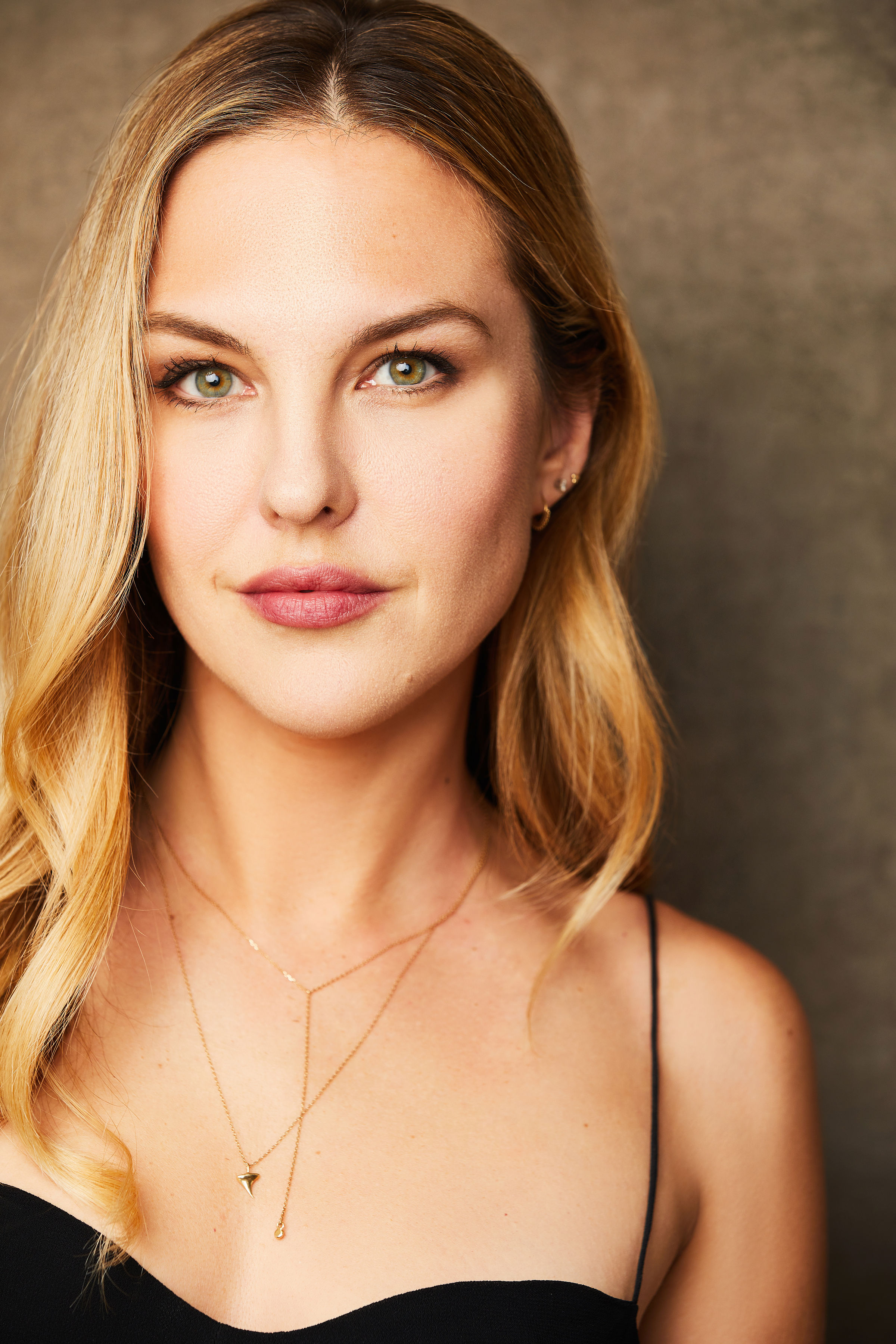 actor Chloe Brooks large photo