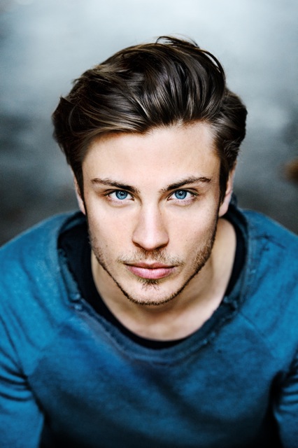 actor Jannik Schümann large photo
