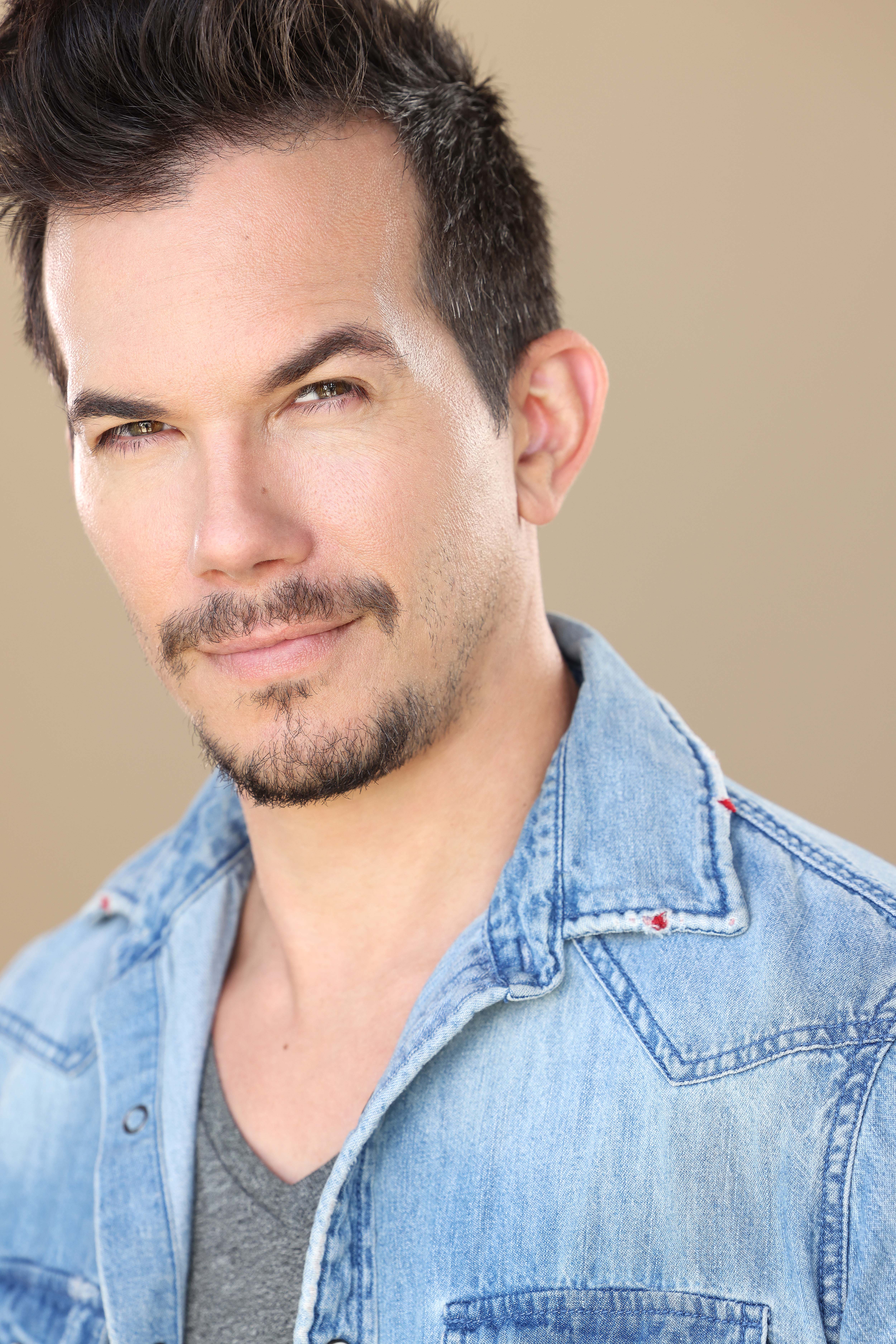 actor Jesse Janzen large photo