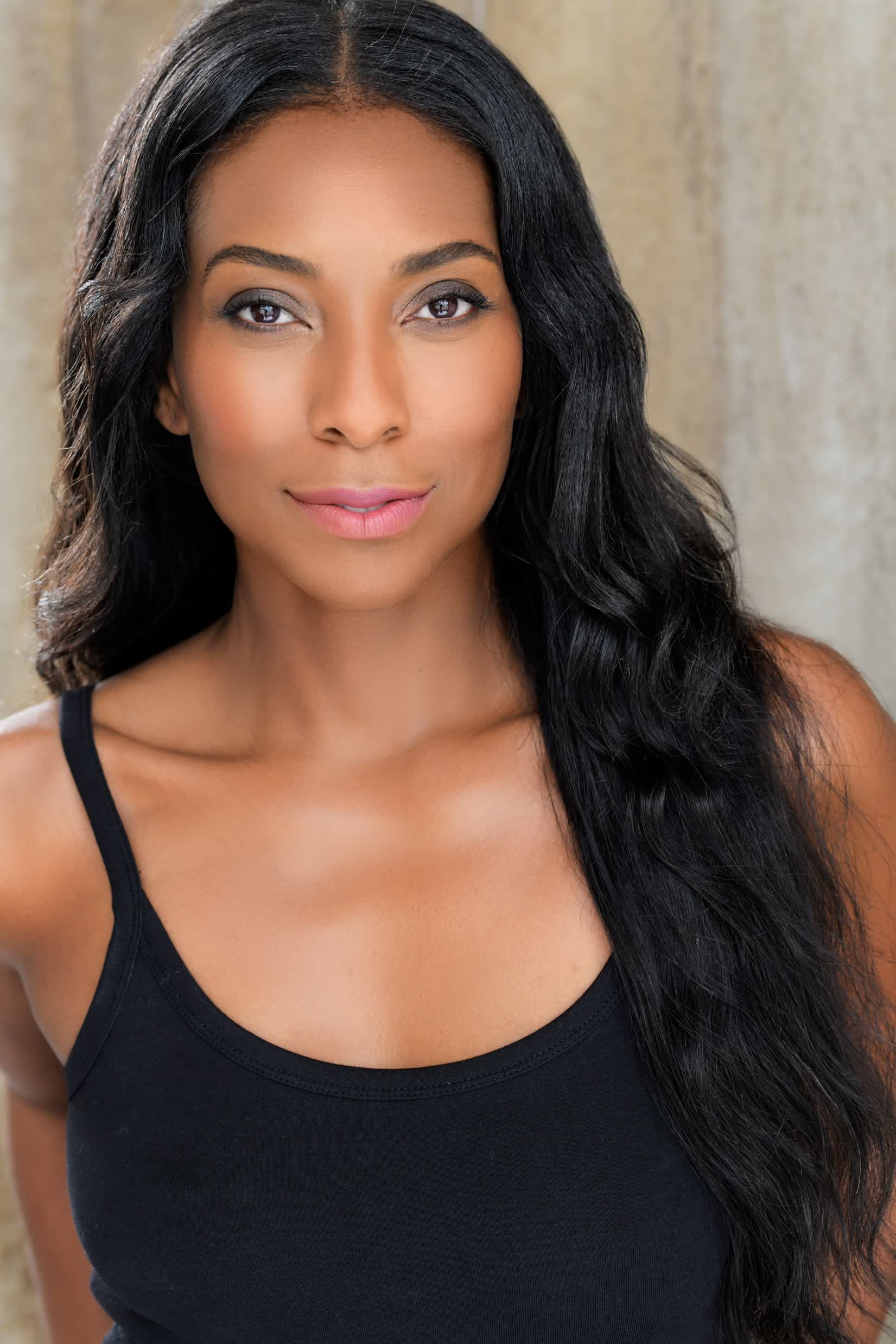 actor Napiera Groves large photo