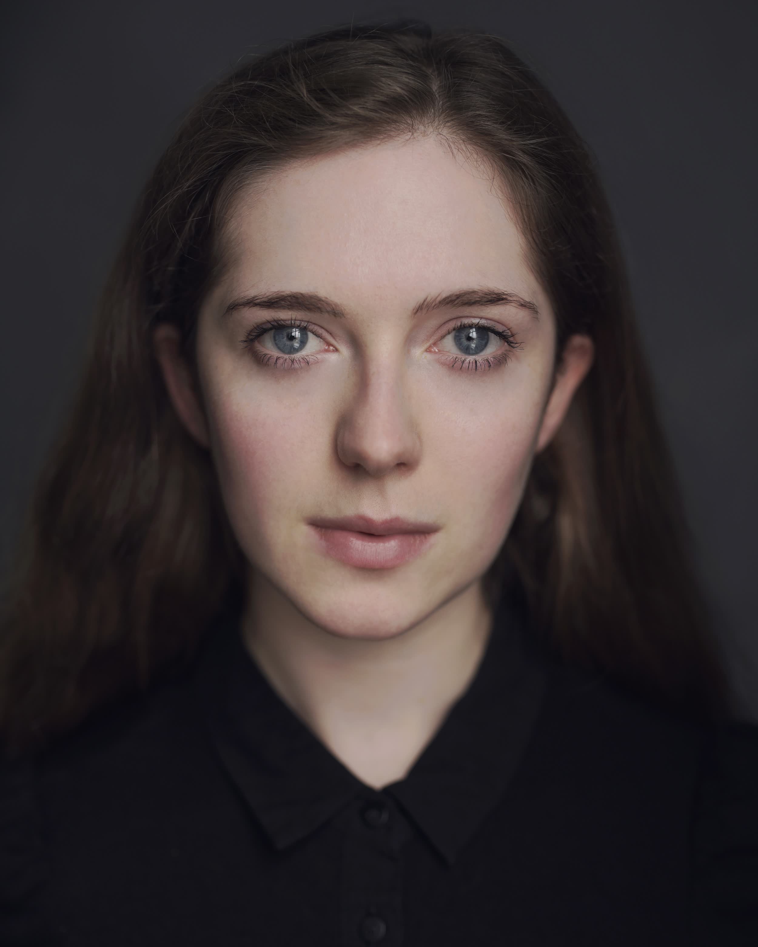 actor Cara Mahoney large photo