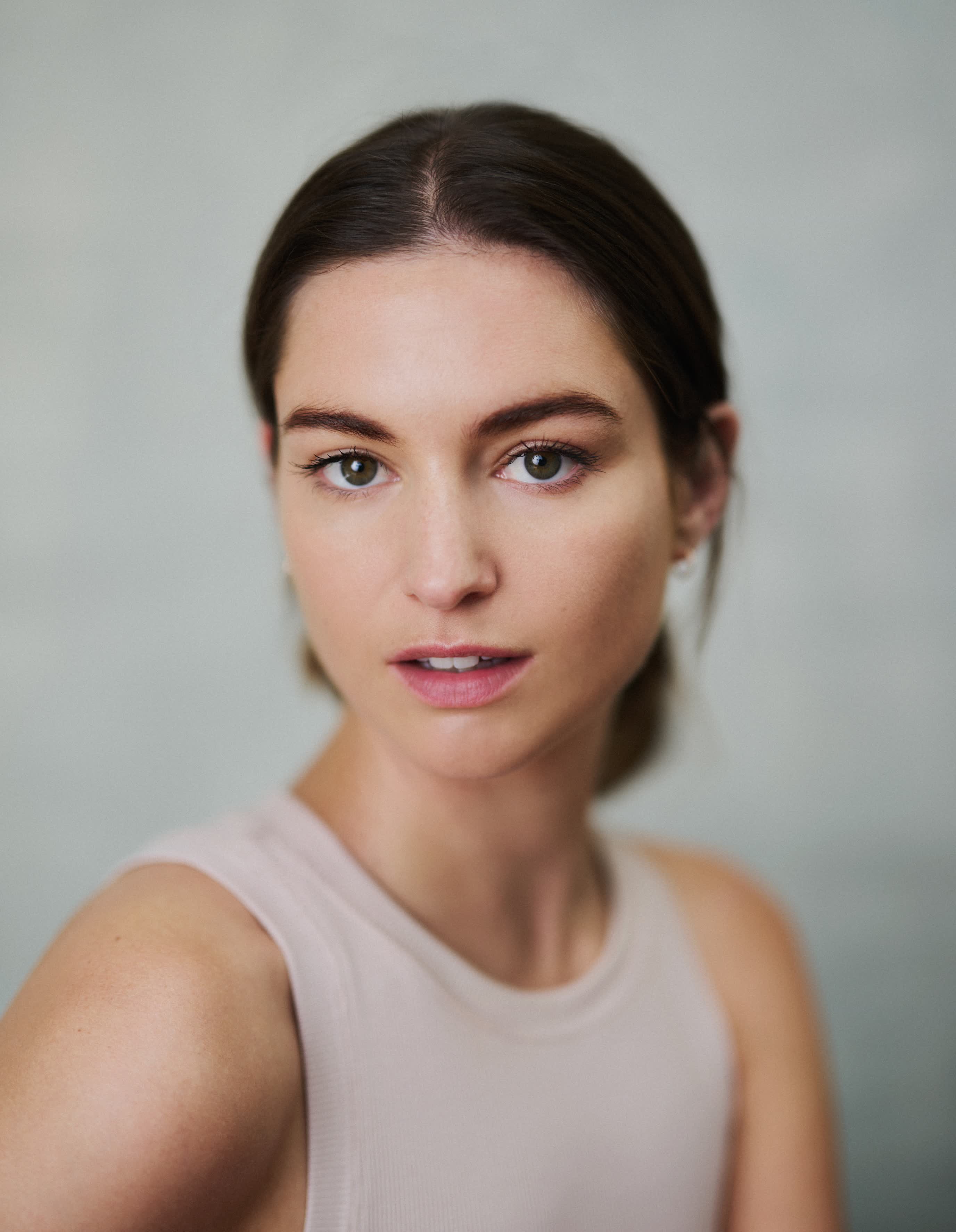 actor Vanessa Grasse large photo