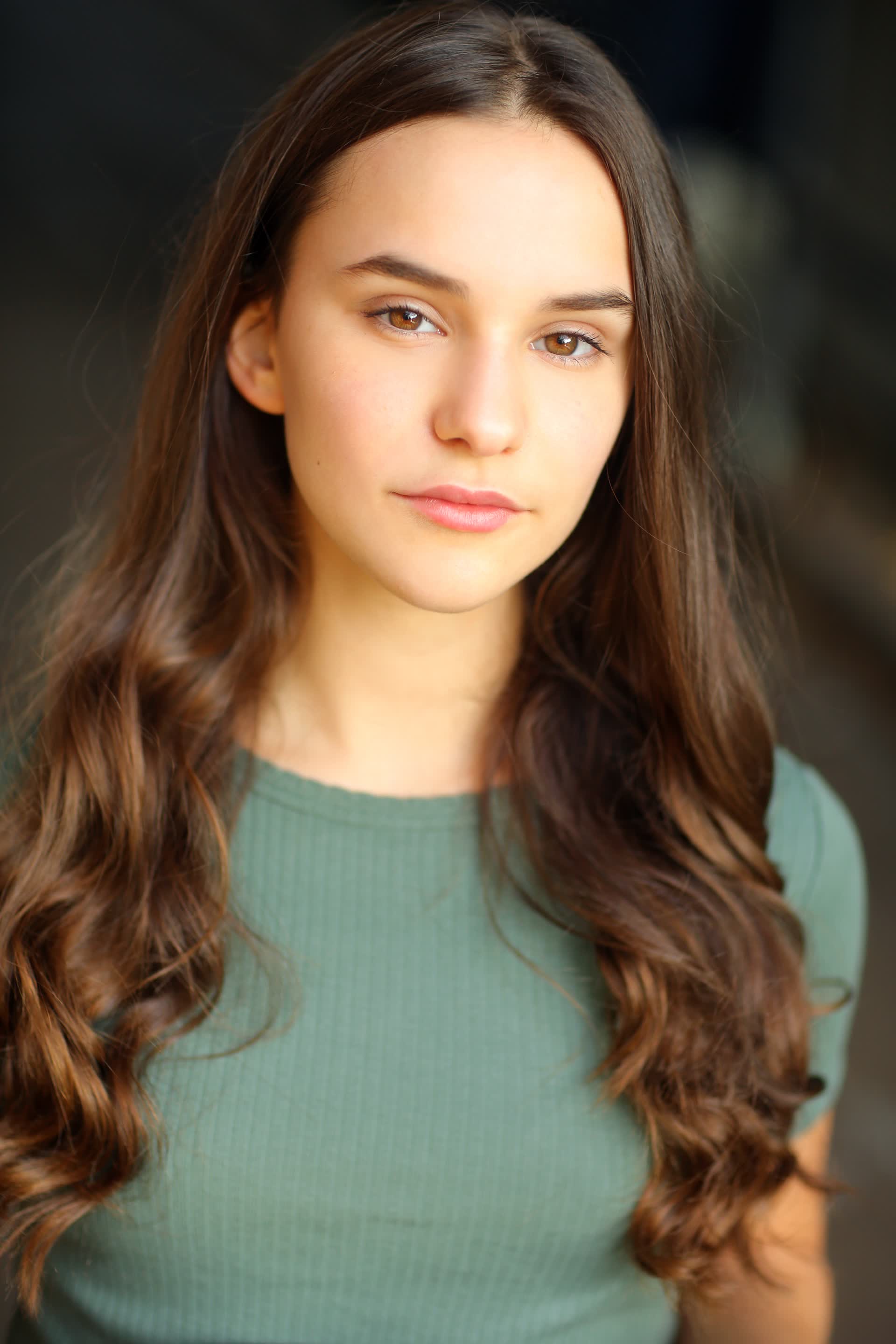 actor Sophia Pettit large photo