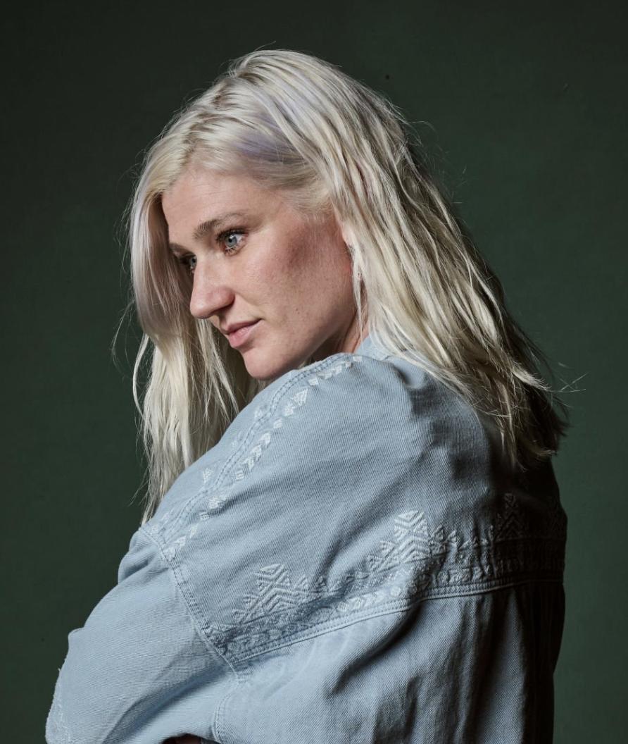 actor Grace Glowicki large photo