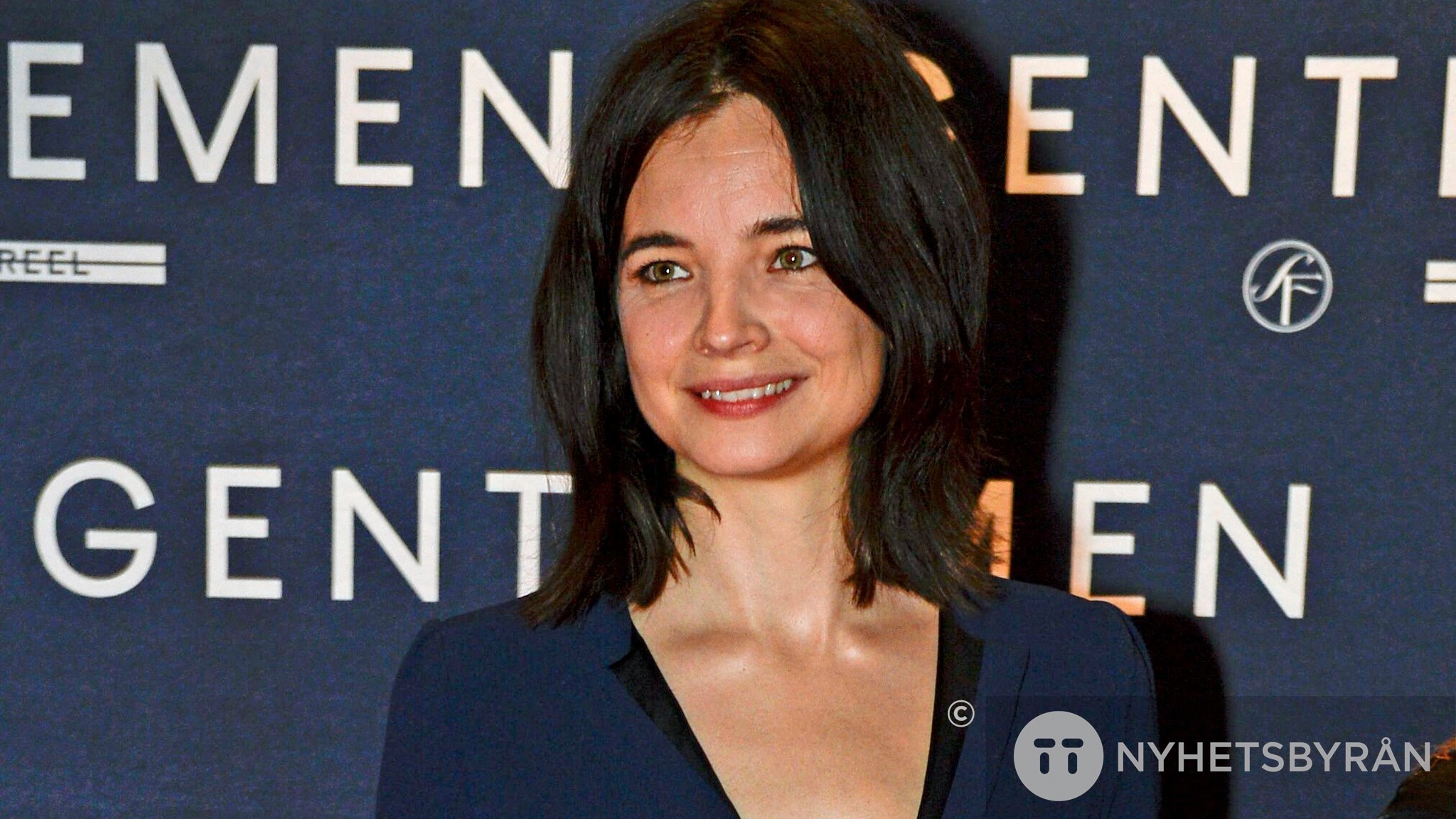 actor Louise Peterhoff large photo