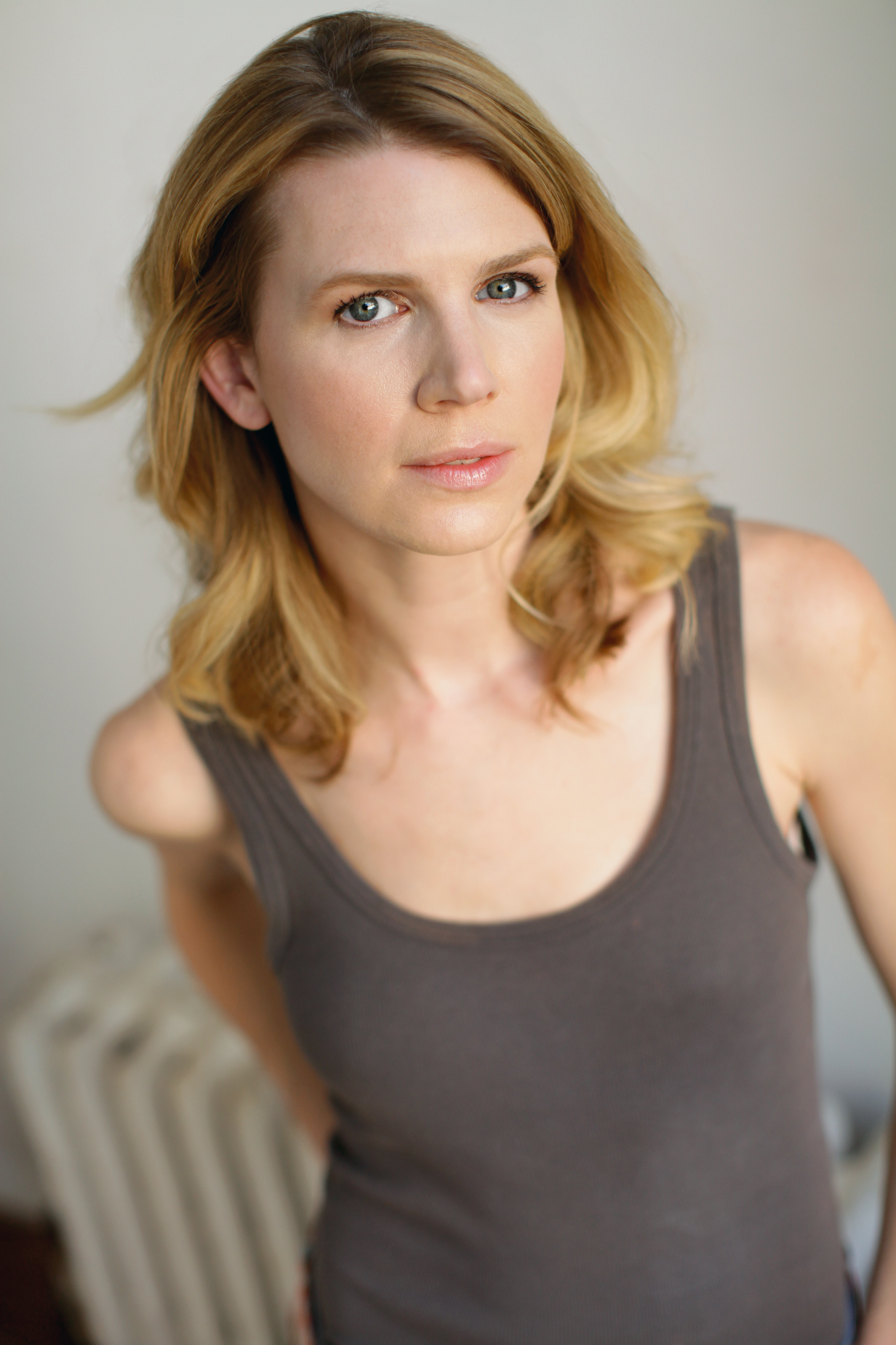 actor Lisa Velten Smith large photo