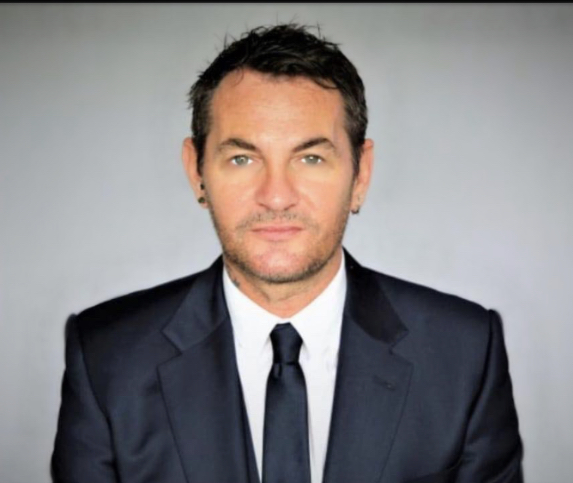 actor Lee West large photo