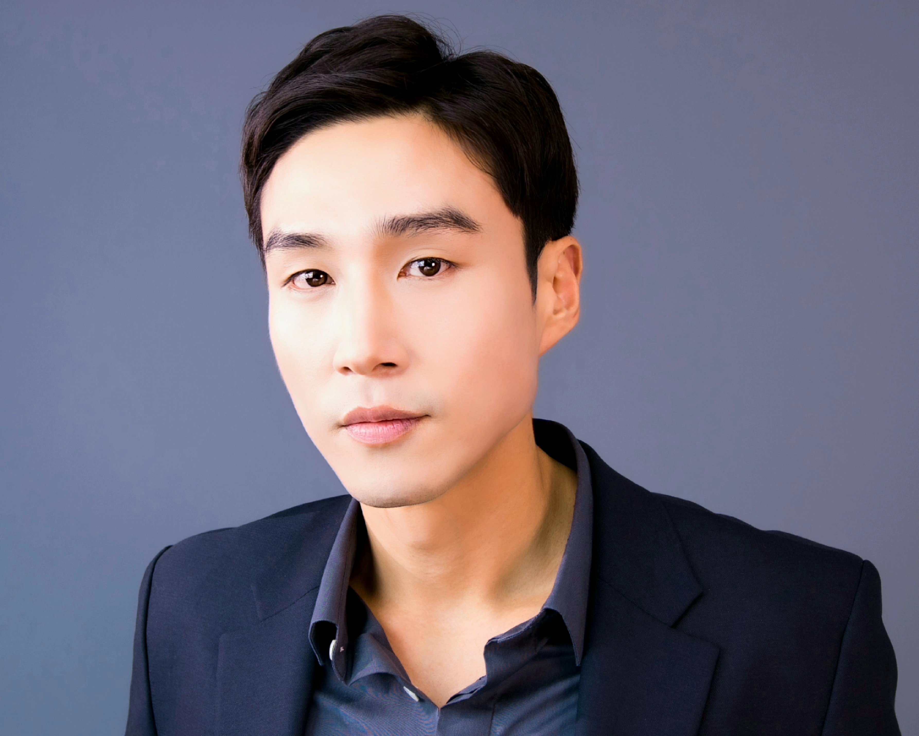 actor Won Hee Lee large photo