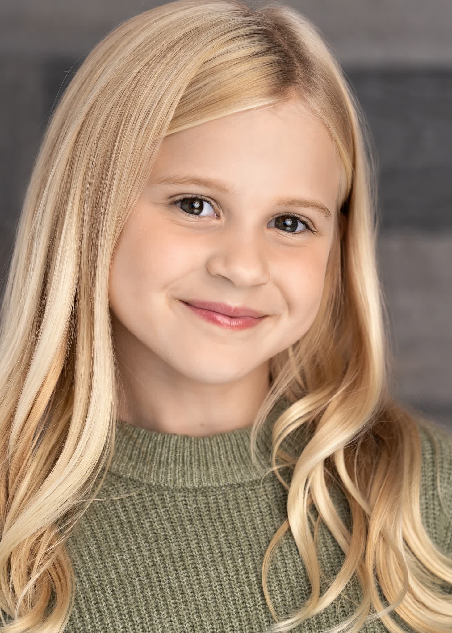 actor Lexi Janicek large photo