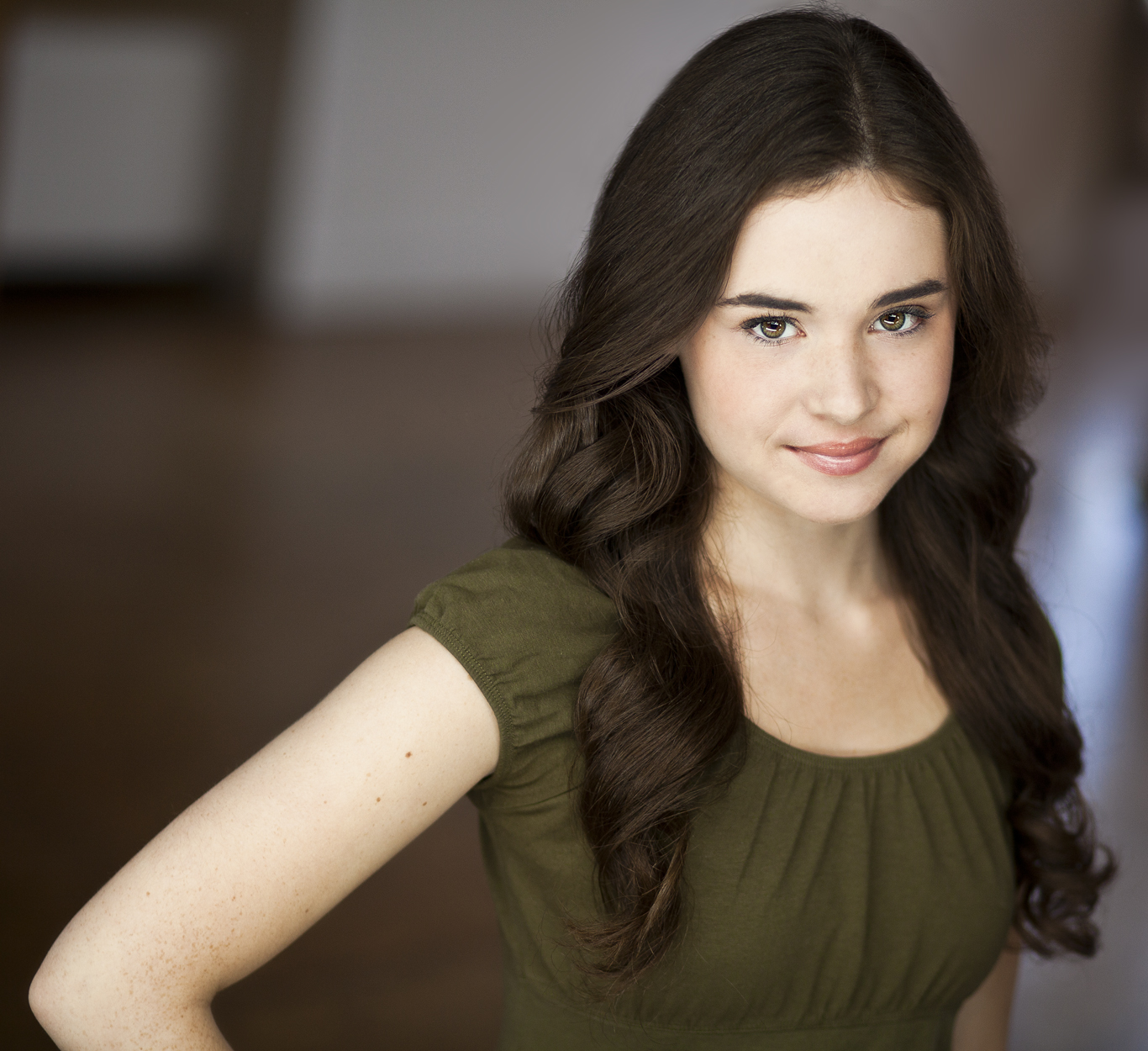 actor Josette Halpert large photo