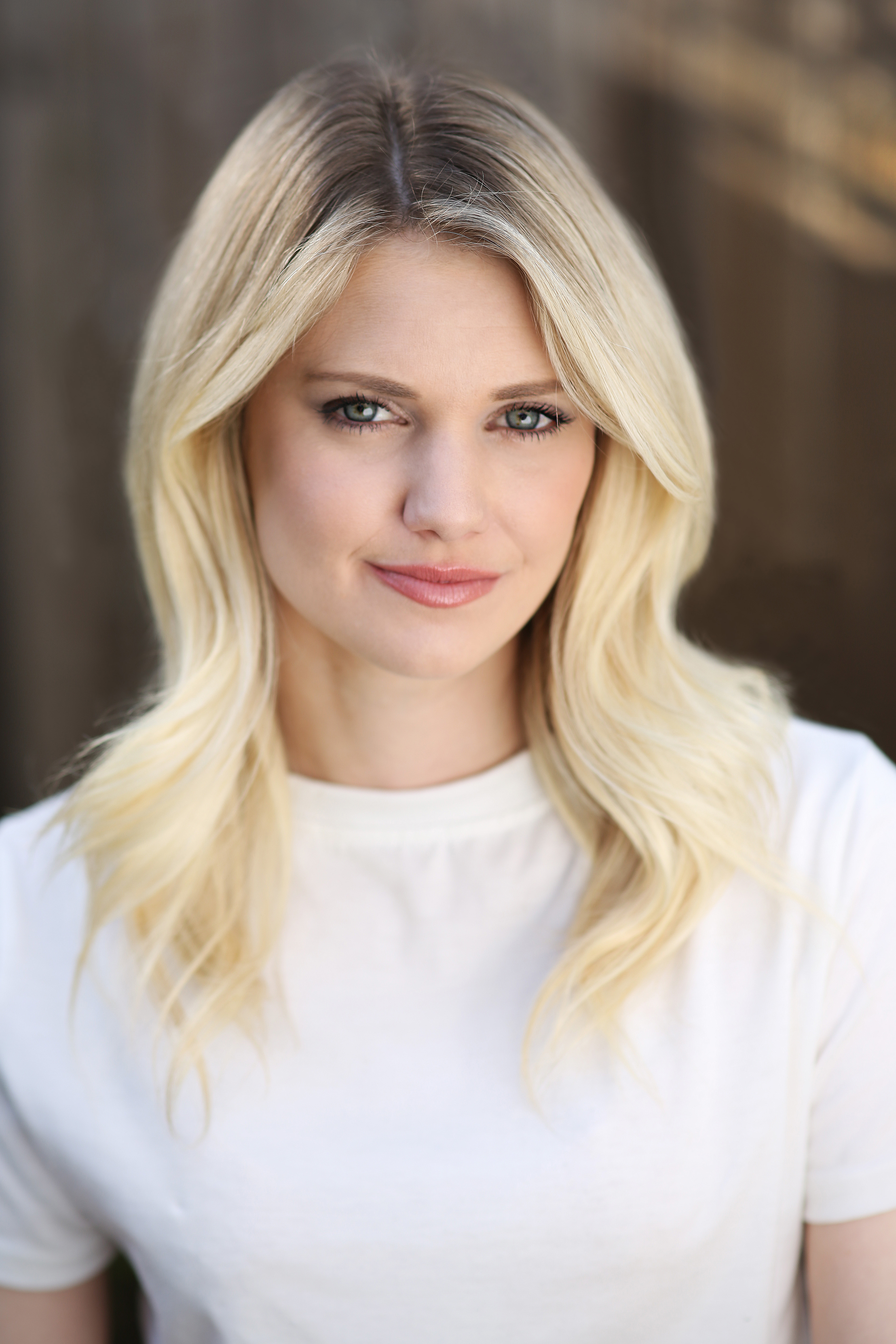 actor Katie Gill large photo